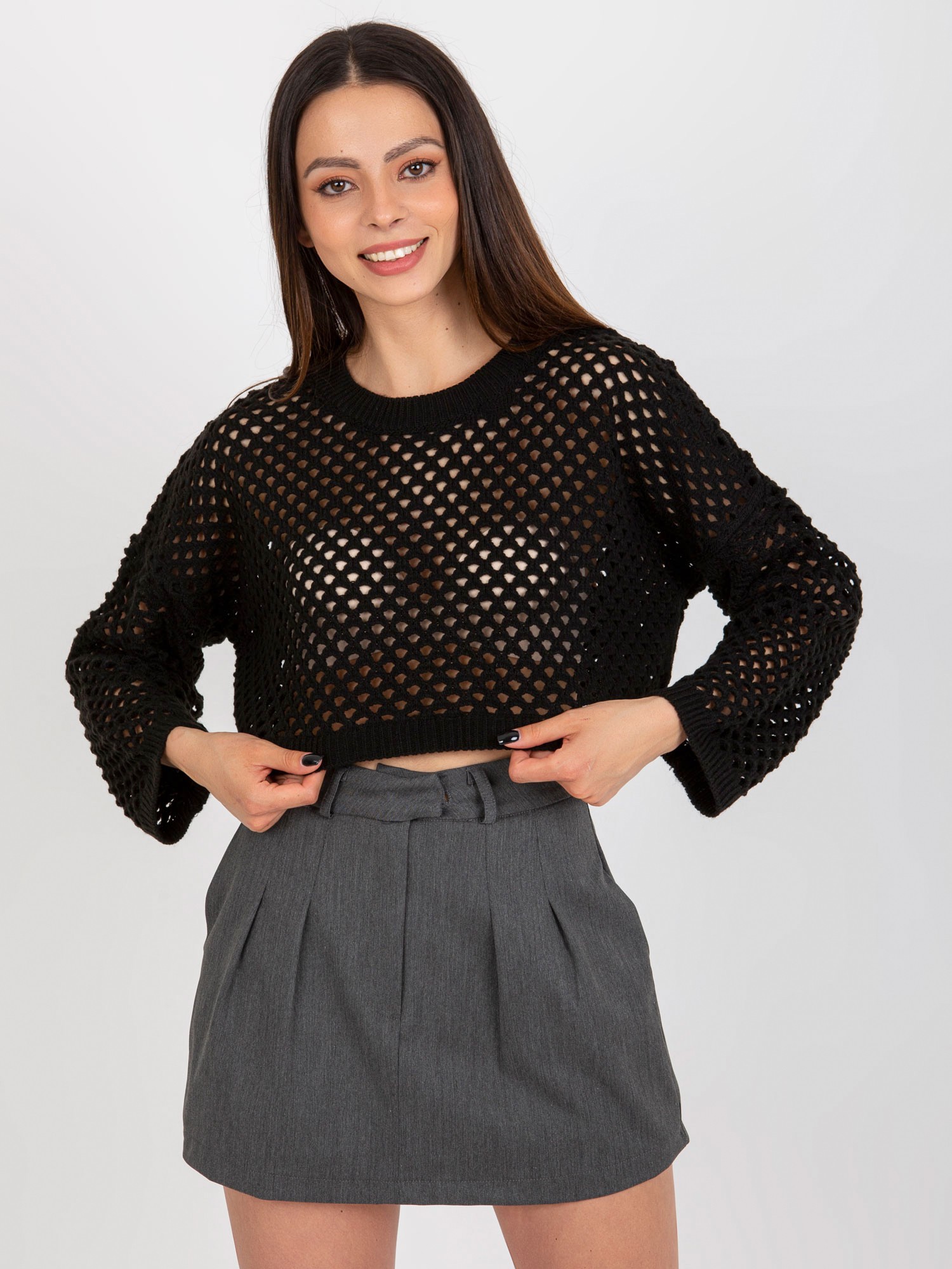 ČIERNY HÁČKOVANÝ CROP SVETER BA-SW-9008.35P-BLACK Veľkosť: ONE SIZE