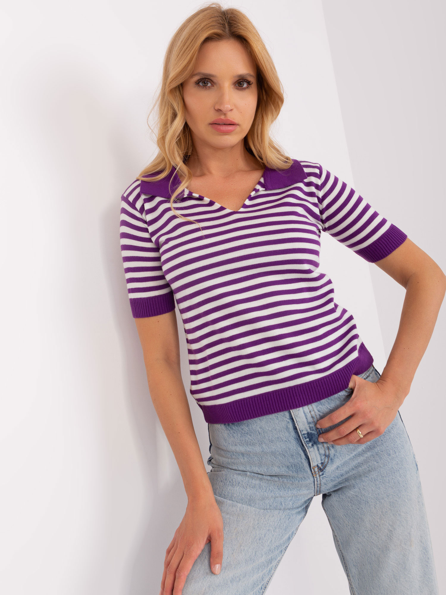 Fialové pletené pruhované tričko s výstrihom do V -BA-BZ-1439.68-purple Veľkosť: ONE SIZE