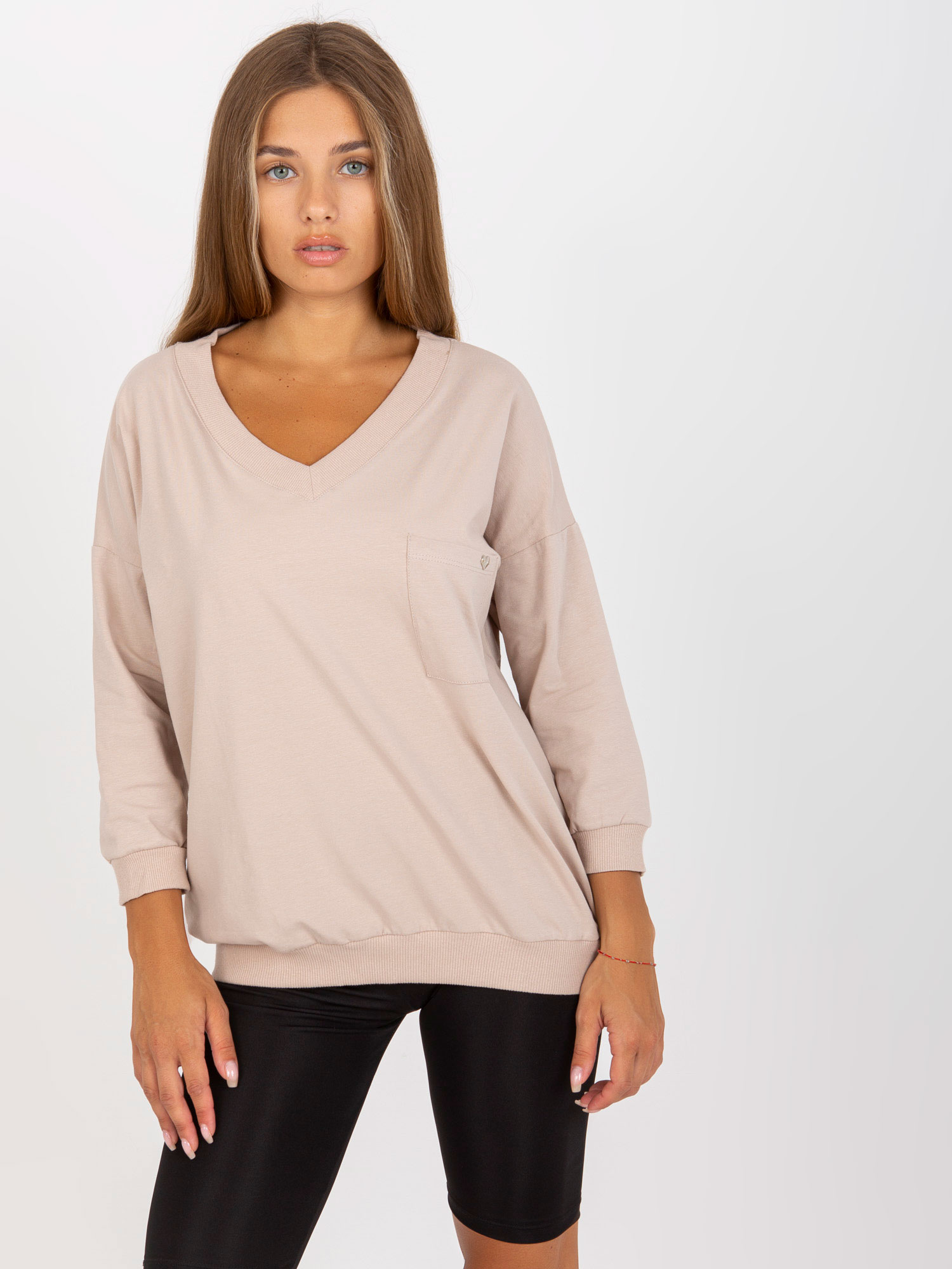 BÉŽOVÁ BLÚZKA S VÝSTRIHOM DO V -RV-BZ-8052.24-BEIGE Veľkosť: S/M