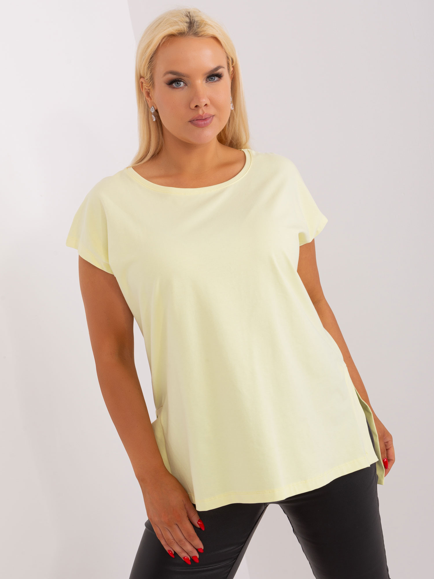 Svetložltá basic blúzka RV-BZ-8850.98-light yellow Veľkosť: ONE SIZE
