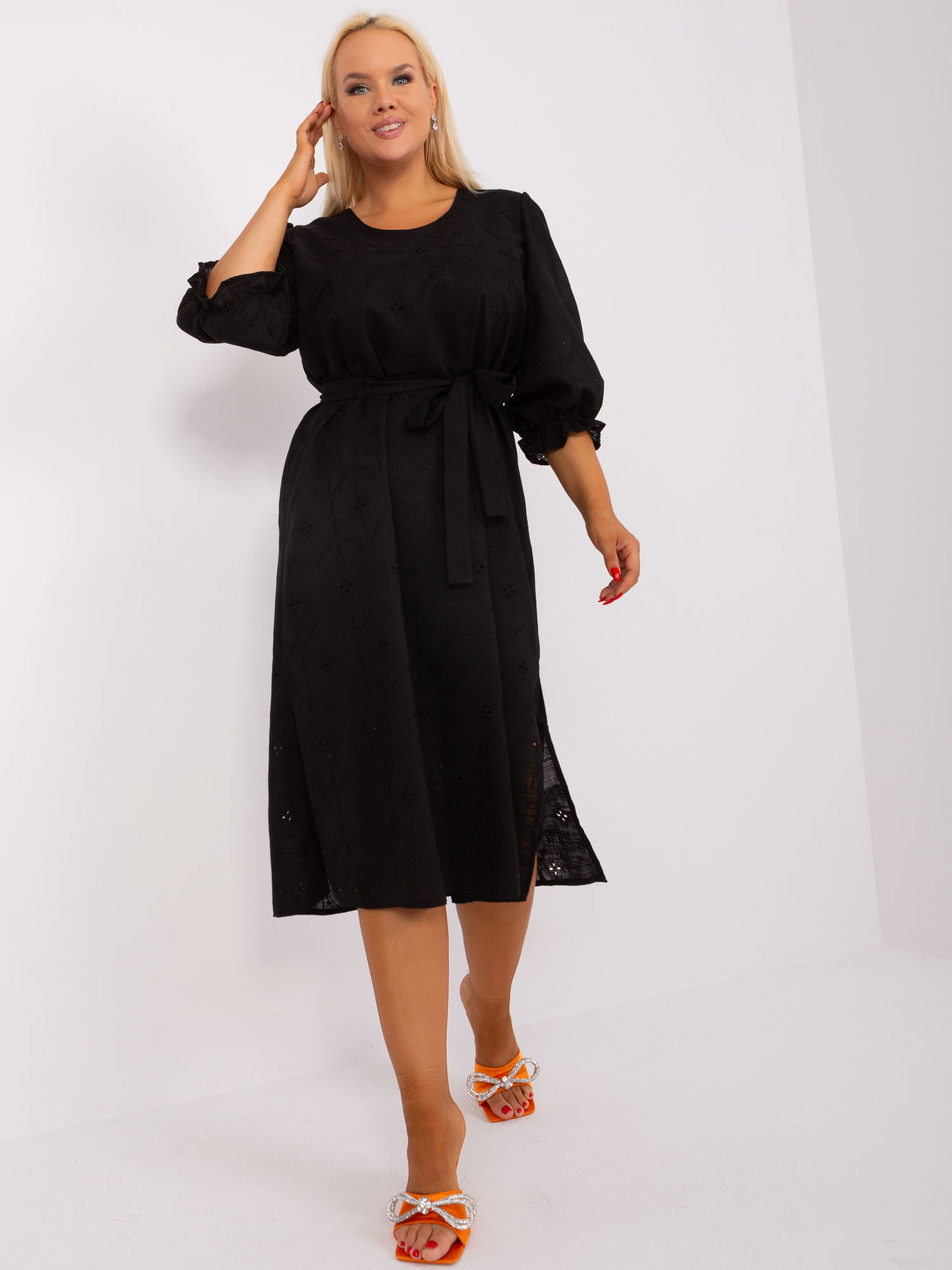 Čierne letné šaty s výšivkou -LK-SK-509350.25-black Veľkosť: 48