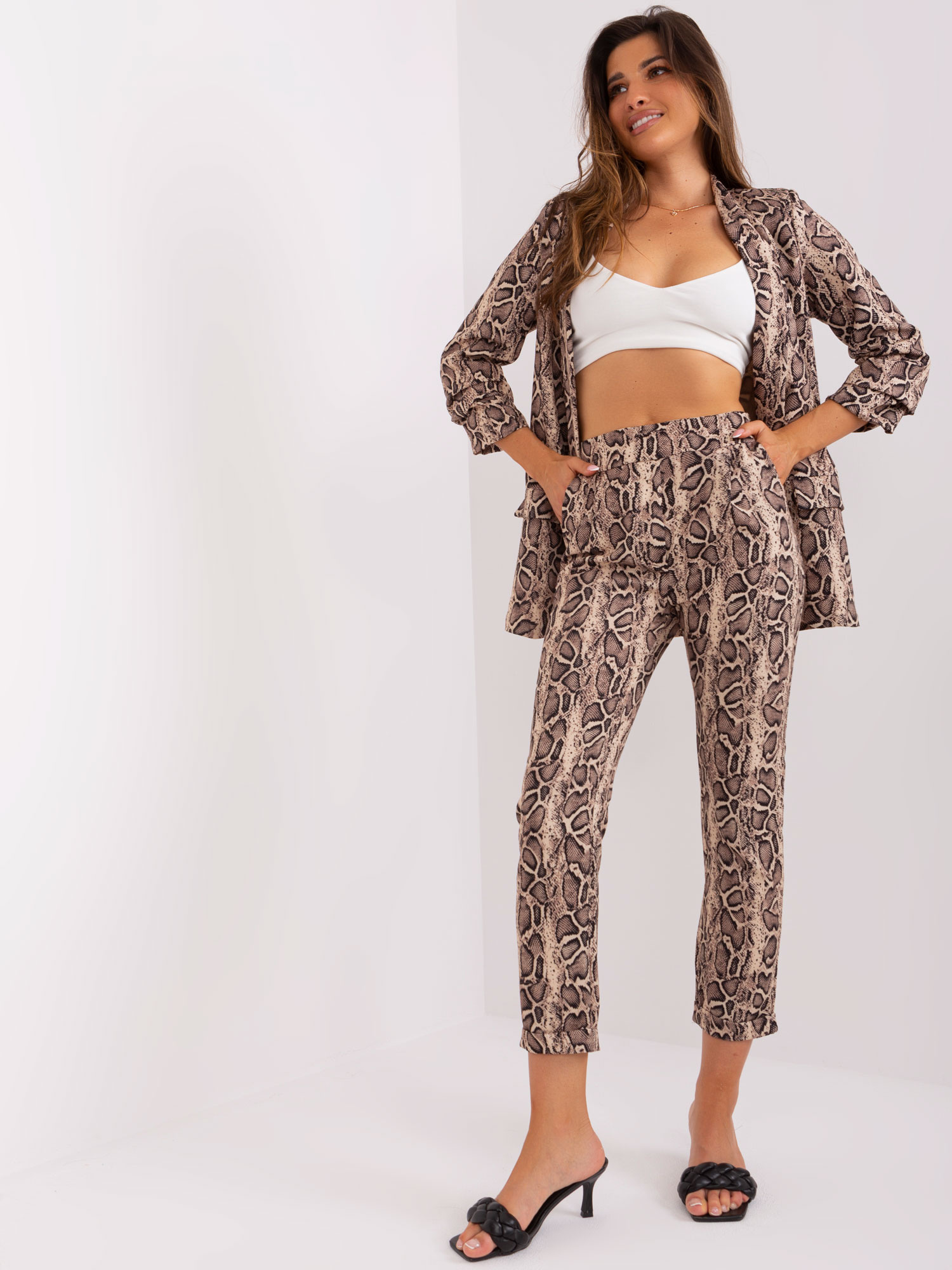 Čierno-béžové nohavice so zvieracím vzorom DHJ-SP-13926-3.67P-black-beige Veľkosť: L