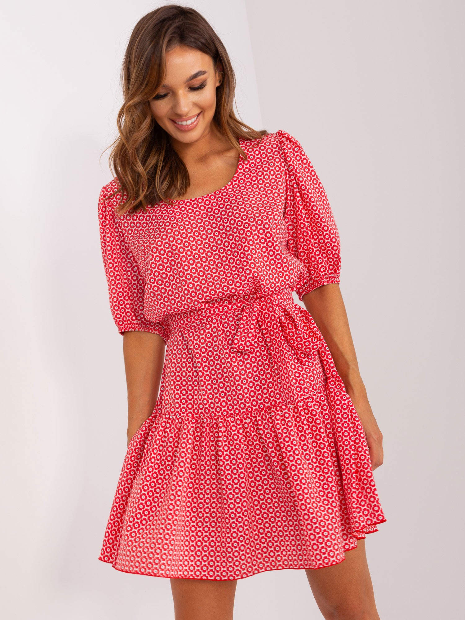Dámske červené šaty s motívom malých kvetín LK-SK-508151.34P-white-red Veľkosť: 40