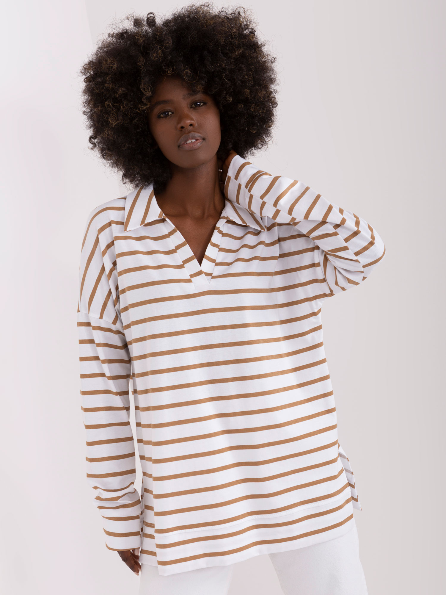 Bielo-béžové pruhované tričko s golierom LK-BZ-509314.83-white-beige Veľkosť: L/XL