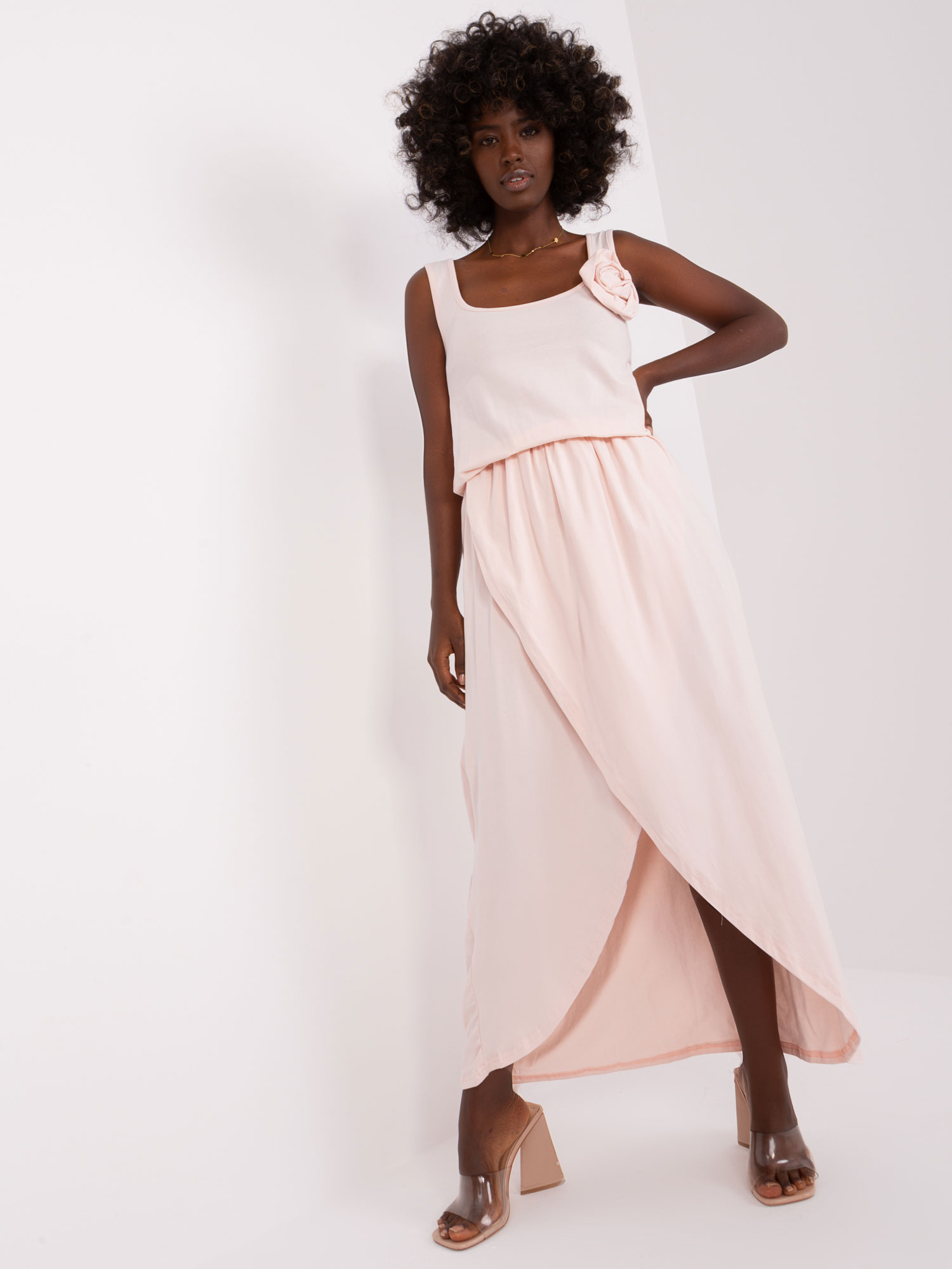 Svetloružové asymetrické maxi šaty -EM-SK-820.06-light pink Veľkosť: ONE SIZE