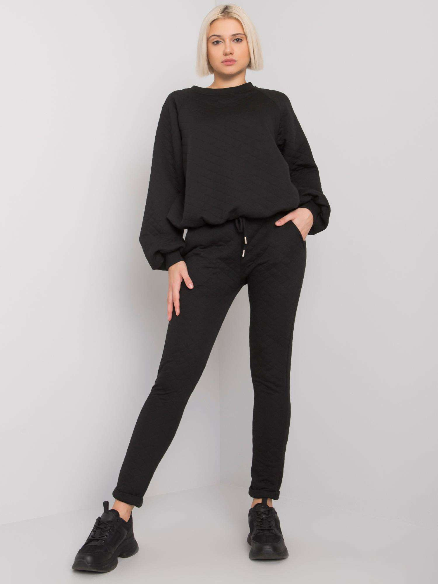 Čierna dámska prešívaná tepláková súprava RV-KMPL-7448.28-black Veľkosť: S/M