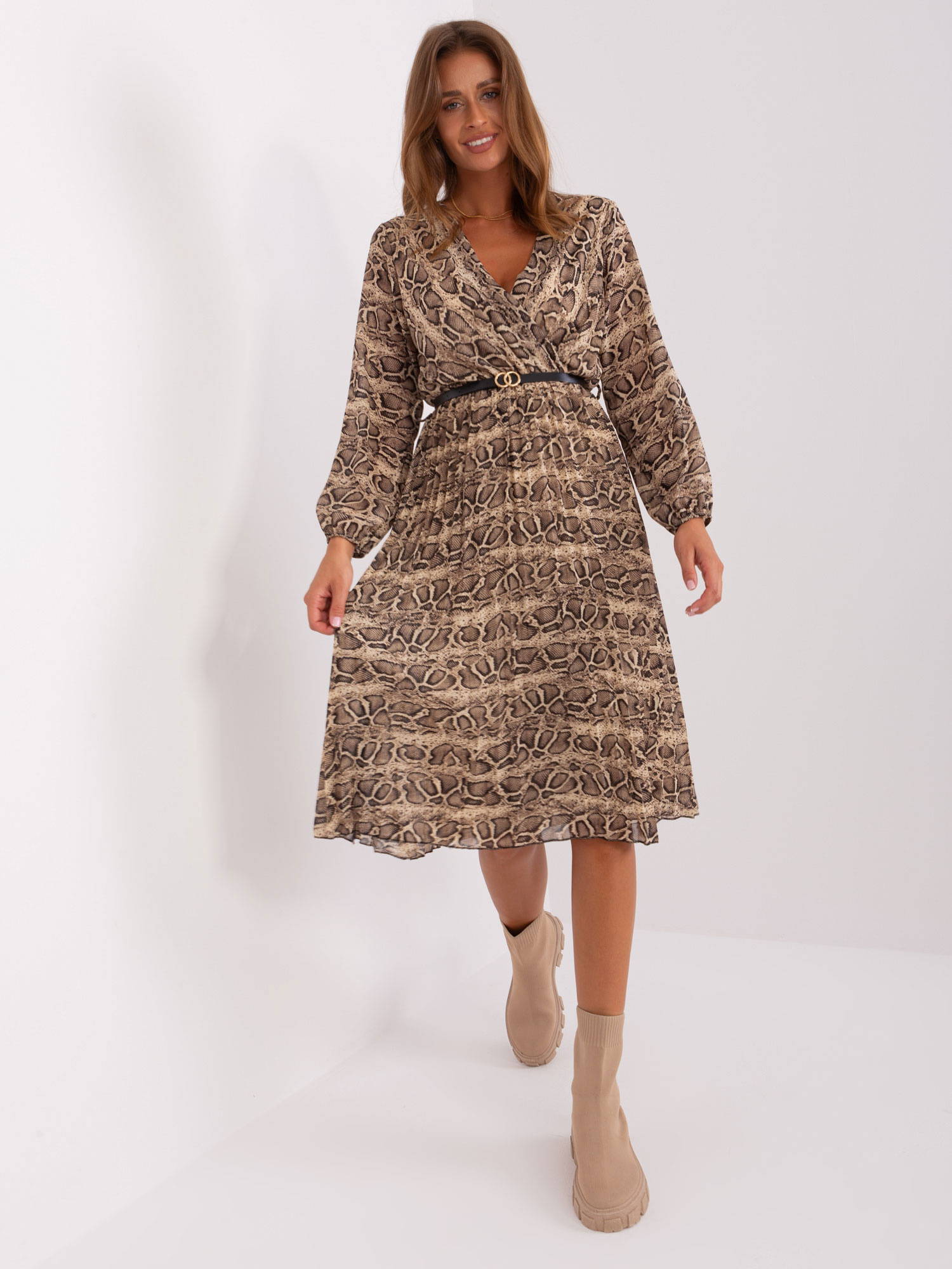 Čierno-béžové plisované midi šaty s haďou potlačou DHJ-SK-10536N-5.03P-black-beige Veľkosť: ONE SIZE