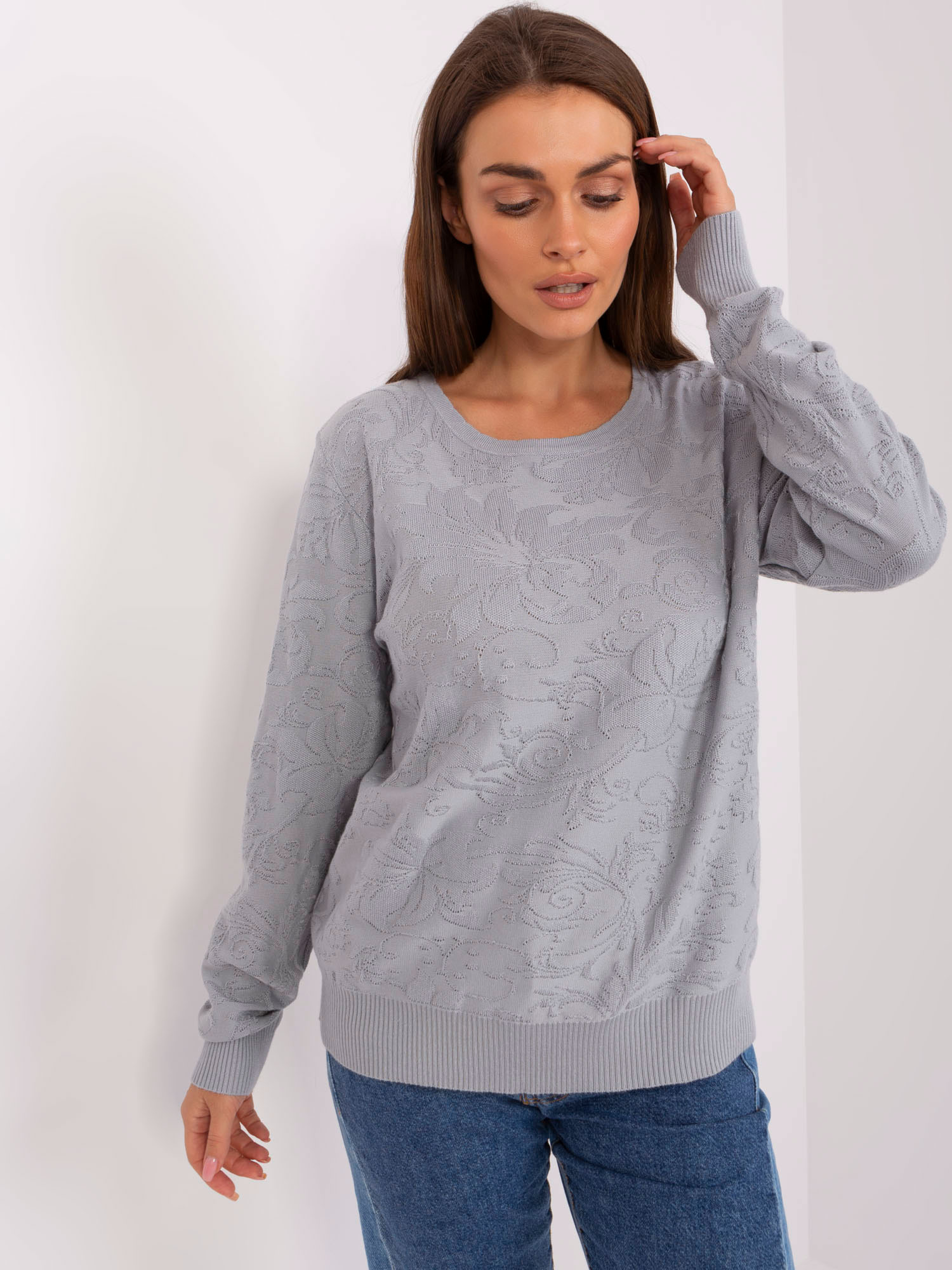 Svetlosivý sveter so vzorom AT-SW-2231A.00P-grey Veľkosť: ONE SIZE