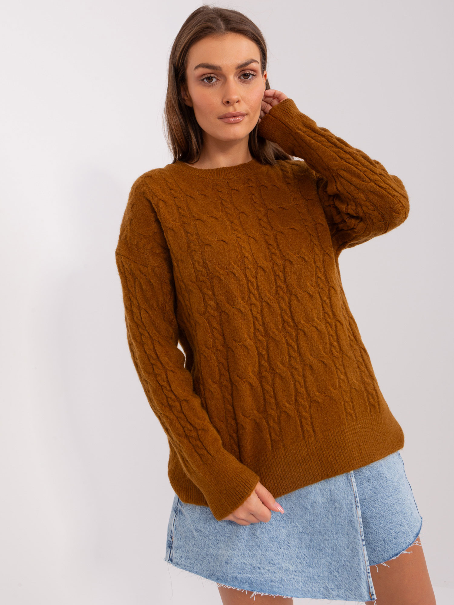 Hnedý teplý vzorovaný sveter -AT-SW-2335-1.68P-light brown Veľkosť: ONE SIZE
