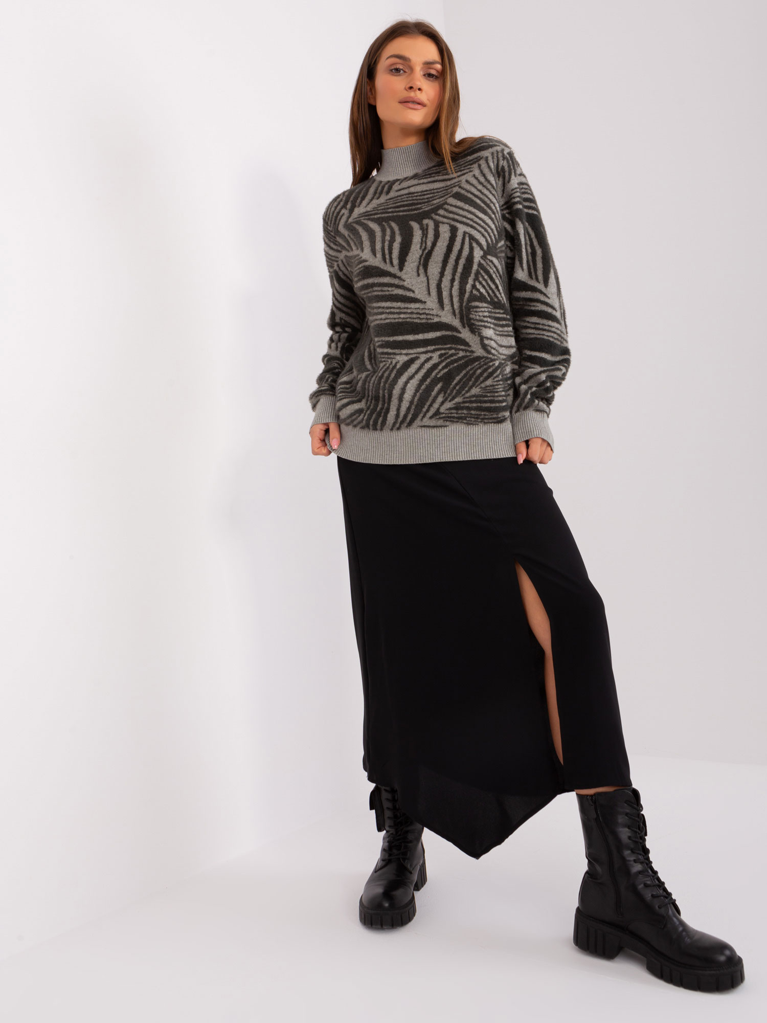 Sivý sveter so vzorom listov -AT-SW-2357.96-khaki Veľkosť: ONE SIZE