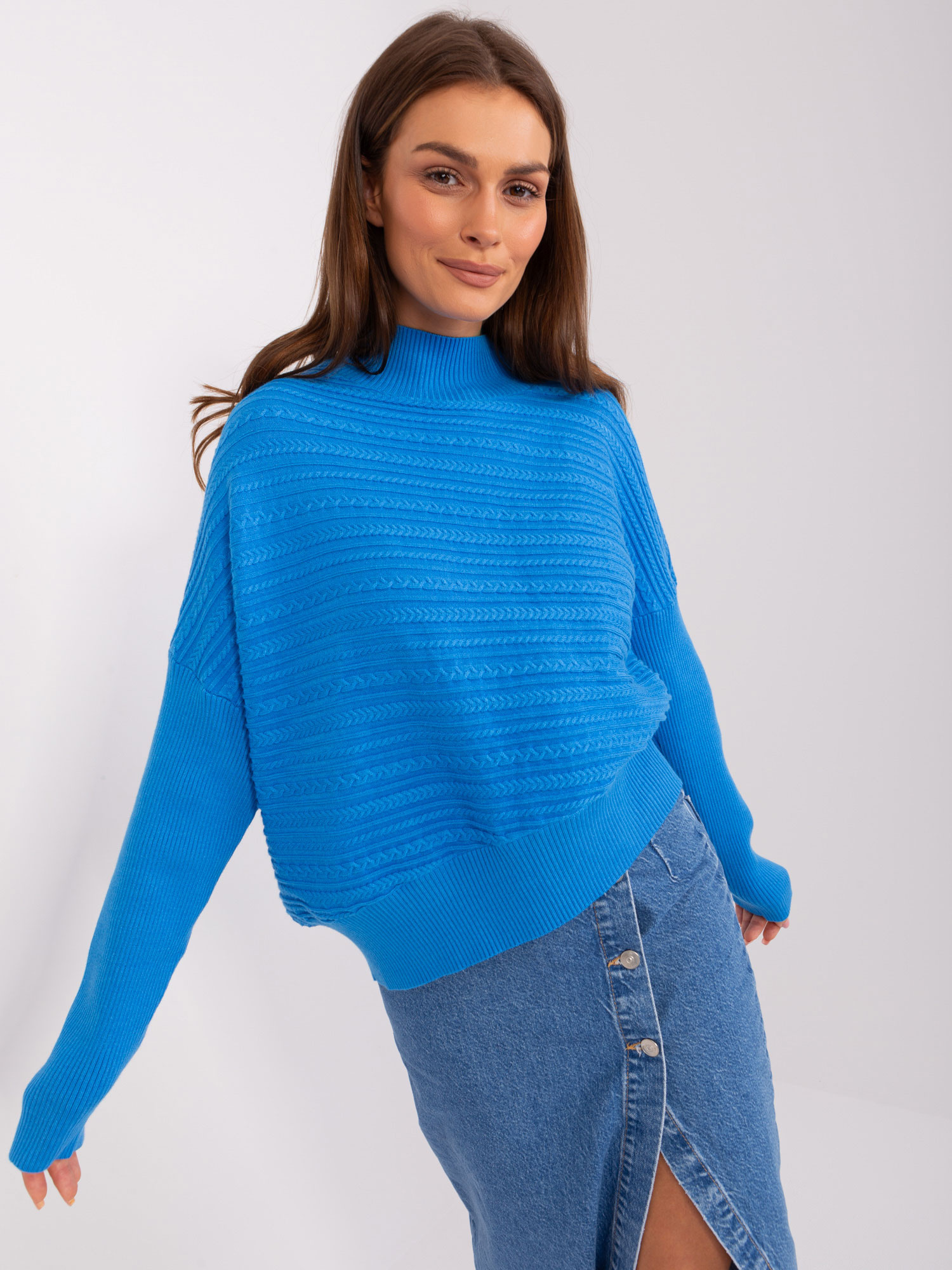 Modrý asymetrický sveter AT-SW-2368.36X-blue Veľkosť: ONE SIZE