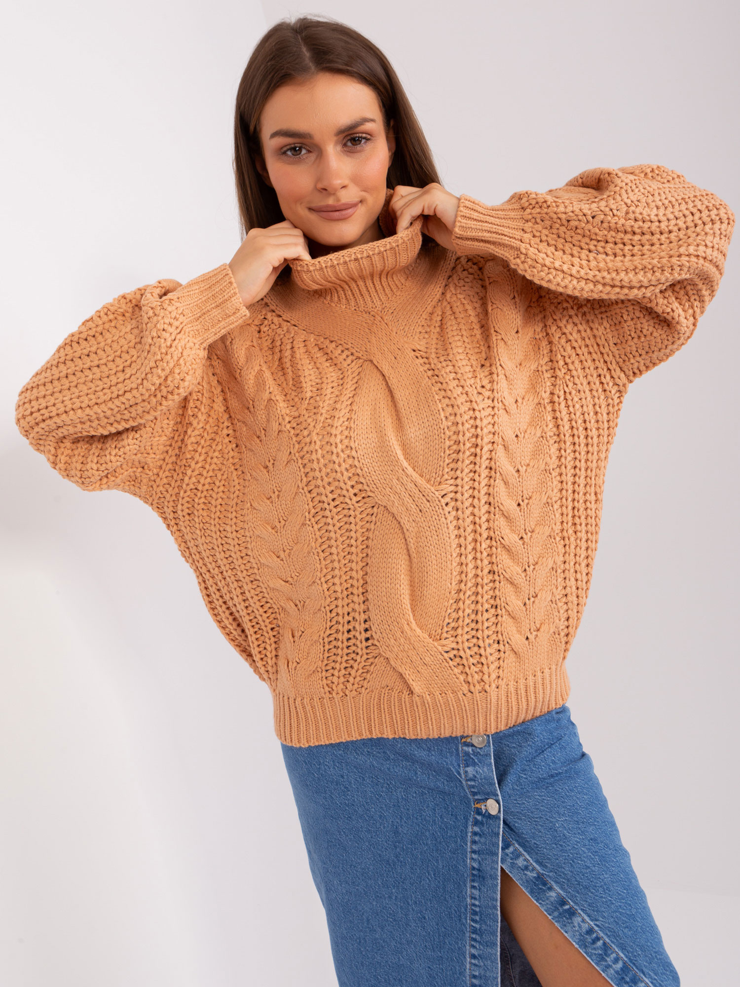 Marhuľový pletený rolák AT-SW-2350.91P-peach Veľkosť: ONE SIZE