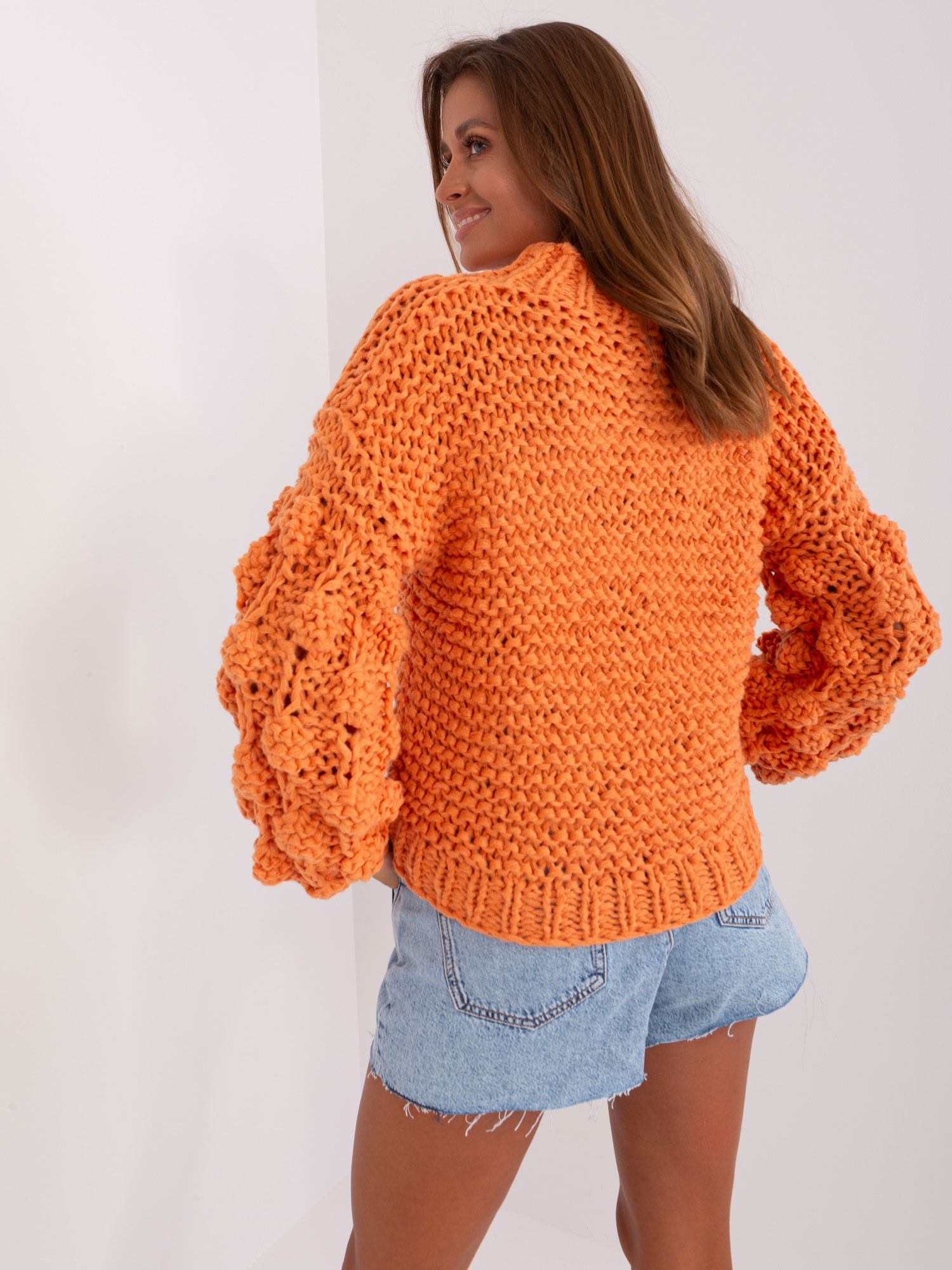 Oranžový sveter s naberanými rukávmi -AT-SW-2382.97P-orange Veľkosť: ONE SIZE