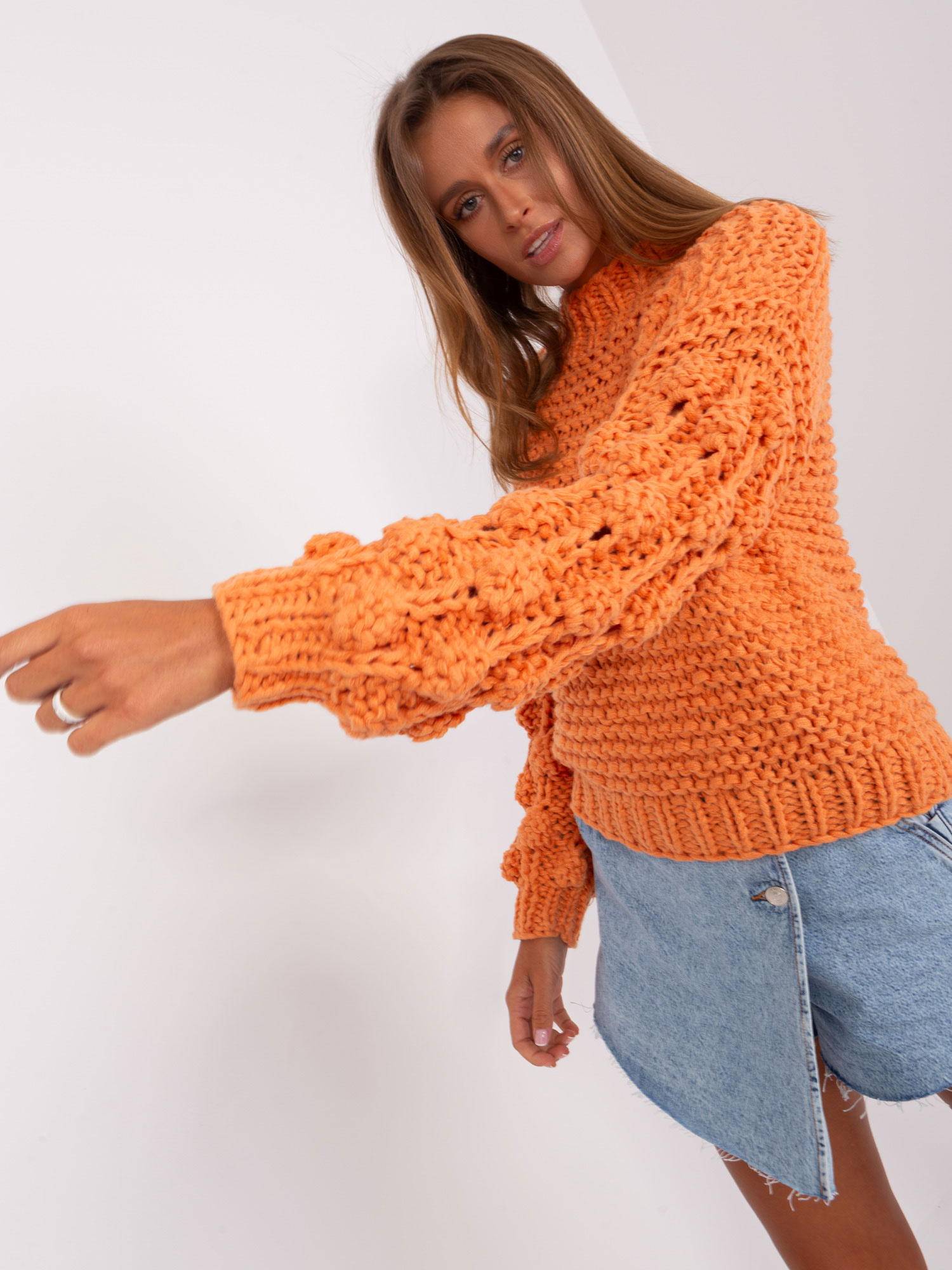 Oranžový sveter s naberanými rukávmi -AT-SW-2382.97P-orange Veľkosť: ONE SIZE