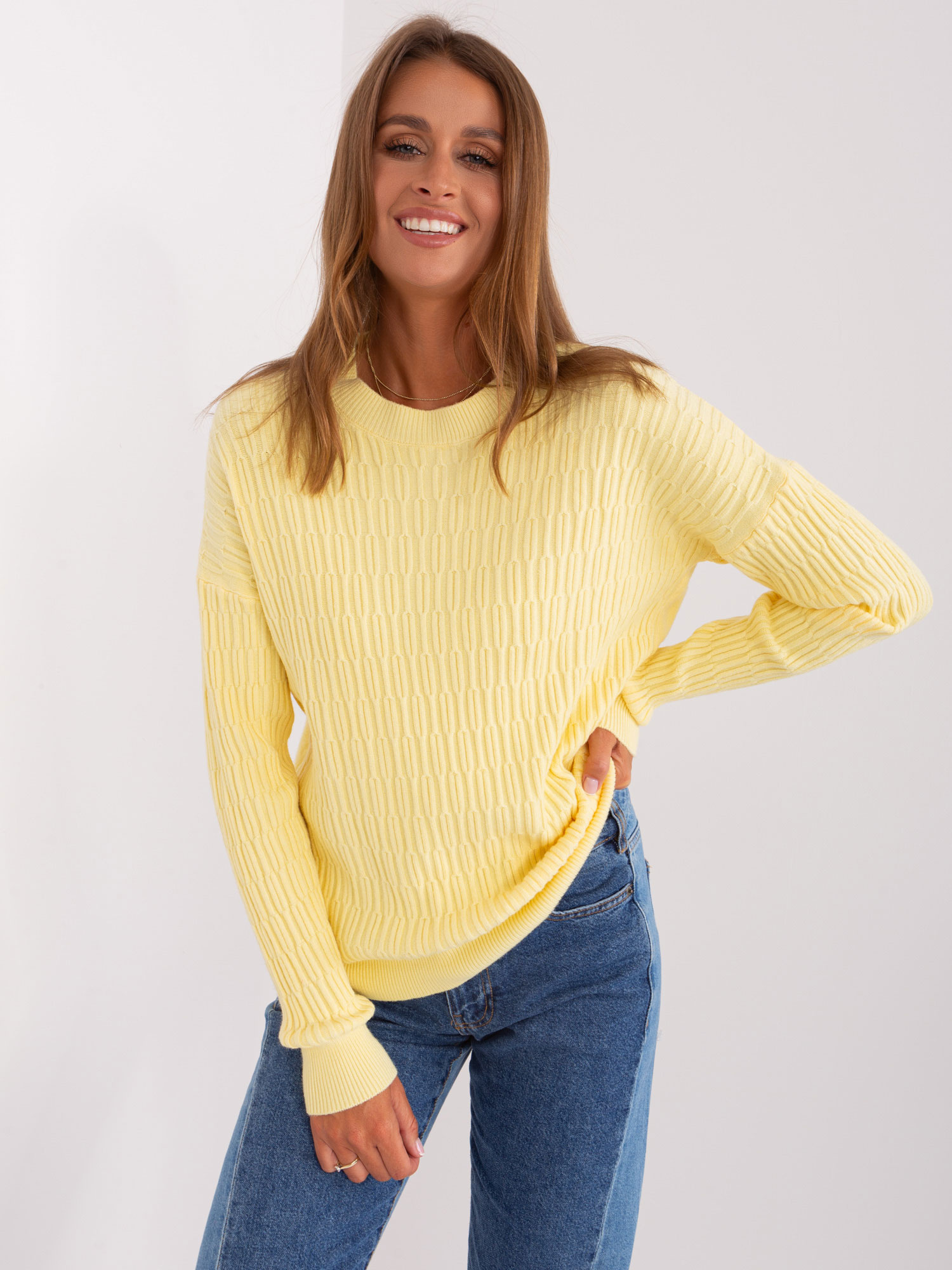 Žltý vzorovaný sveter SARA -AT-SW-2338.14P-light yellow Veľkosť: ONE SIZE