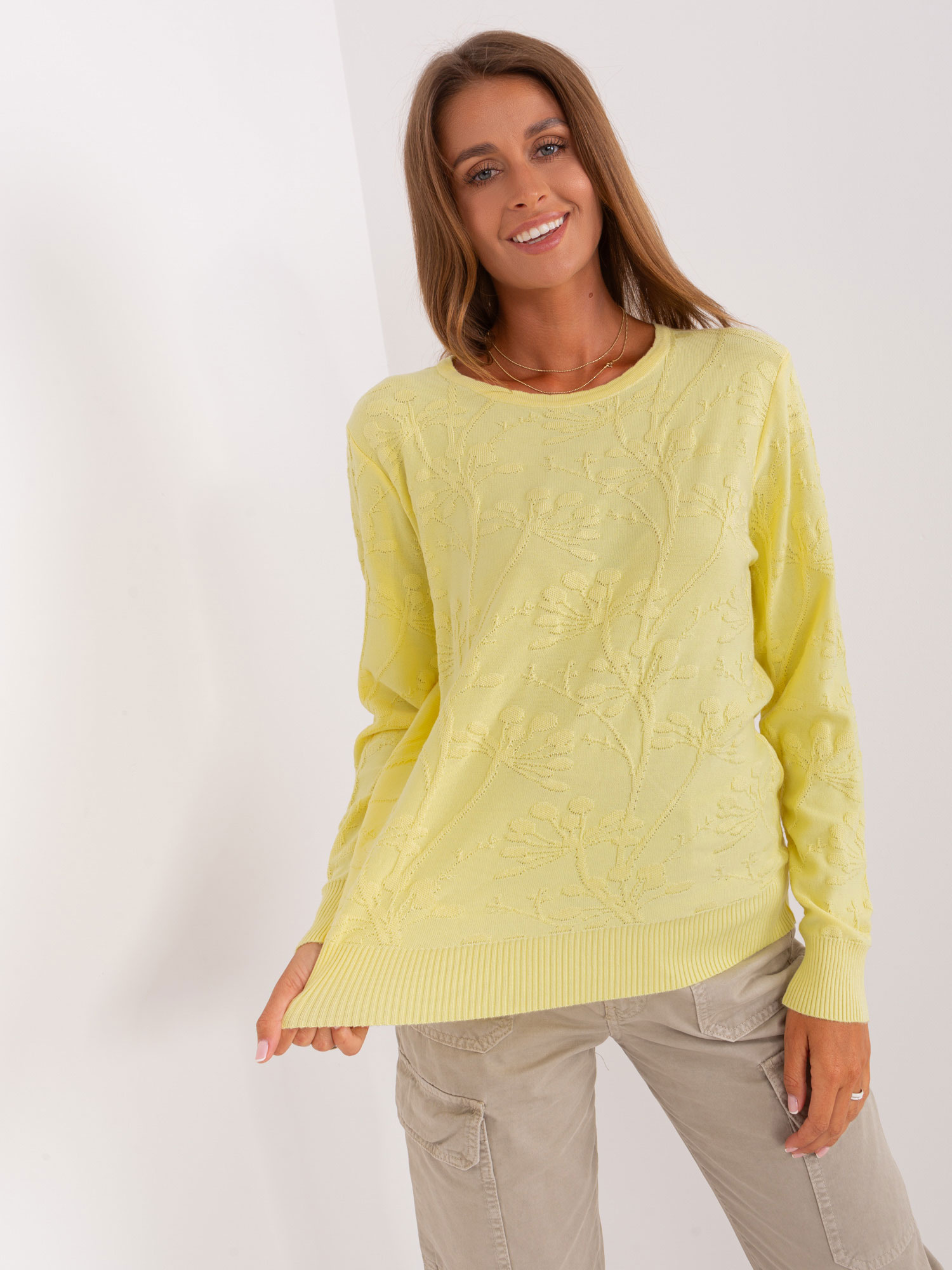 Žltý vzorovaný sveter AT-SW-2231.99P-light yellow Veľkosť: ONE SIZE