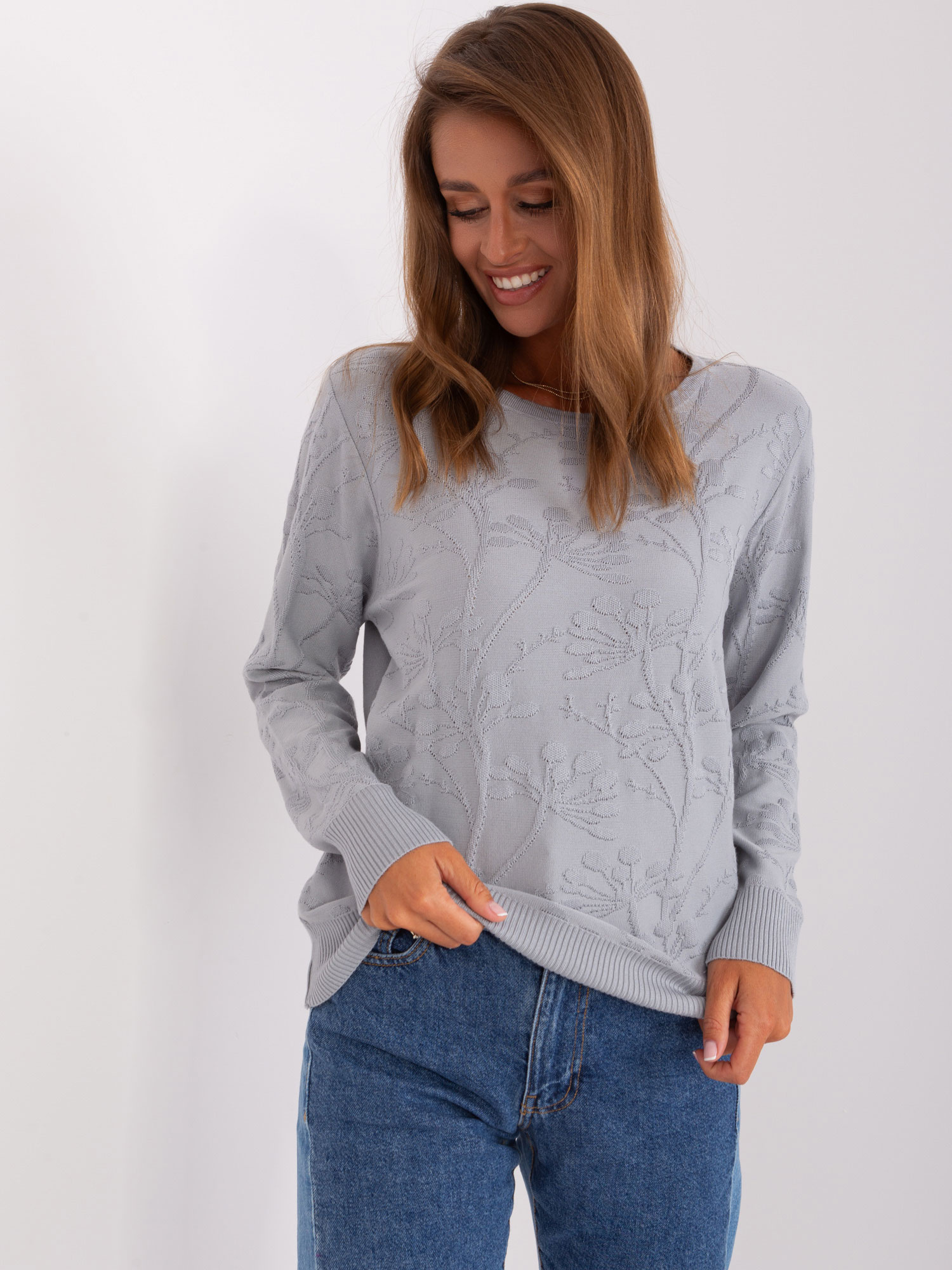 Sivý vzorovaný sveter -AT-SW-2231.99P-grey Veľkosť: ONE SIZE