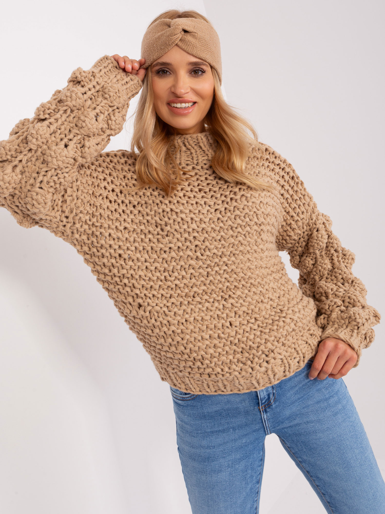 Béžový sveter s naberanými rukávmi AT-SW-2382.97P-béžový Veľkosť: ONE SIZE
