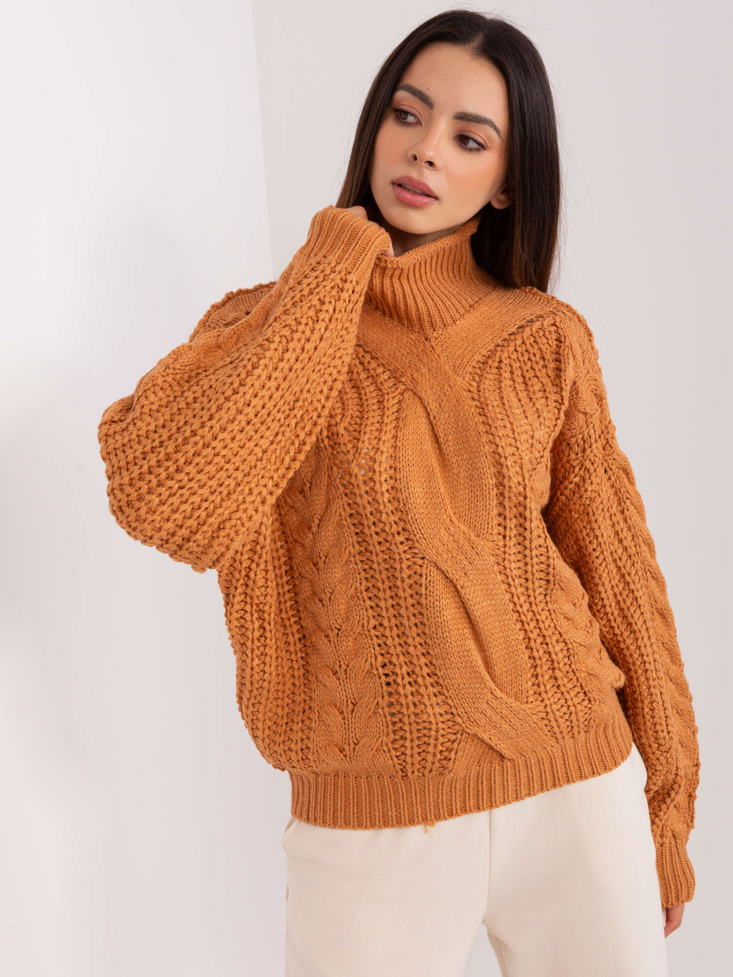 Svetlohnedý pletený rolák AT-SW-2350.91P-light brown Veľkosť: ONE SIZE