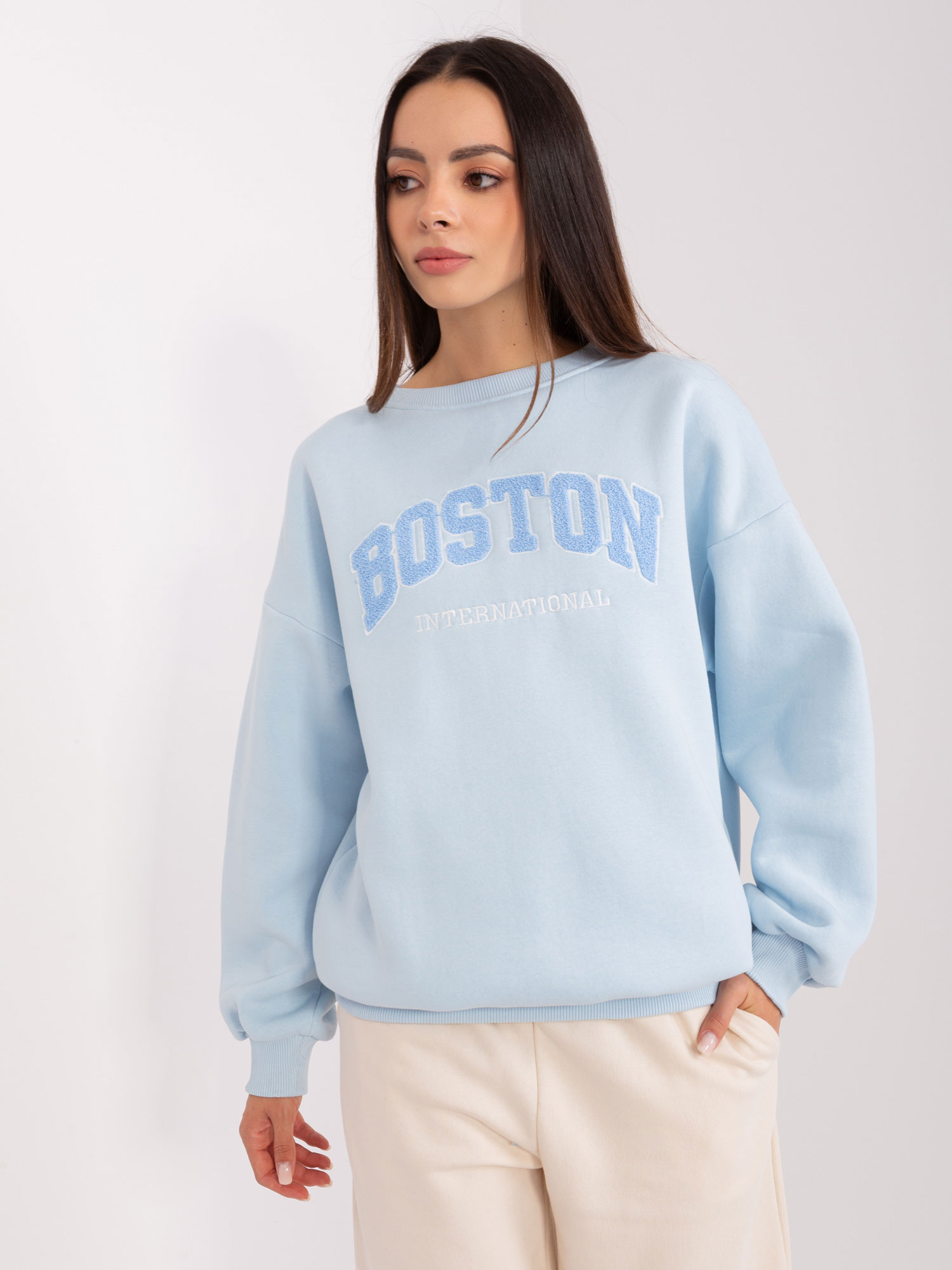 Svetlomodrá mikina s nápisom Boston -EM-BL-617-8.10-svetlo modrá Veľkosť: ONE SIZE