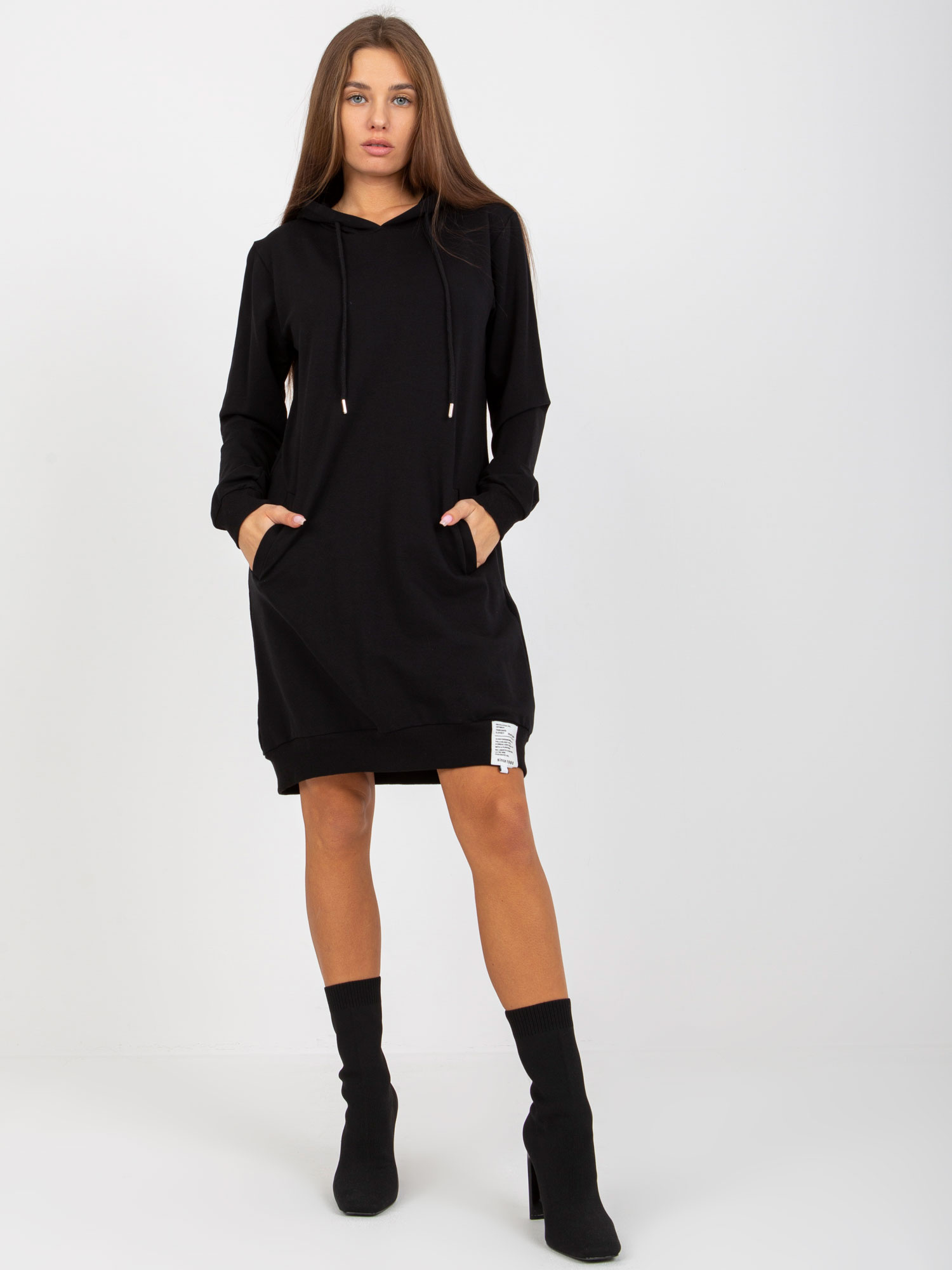Čierne dámske mikinové šaty RV-TU-8356.90-black Veľkosť: ONE SIZE