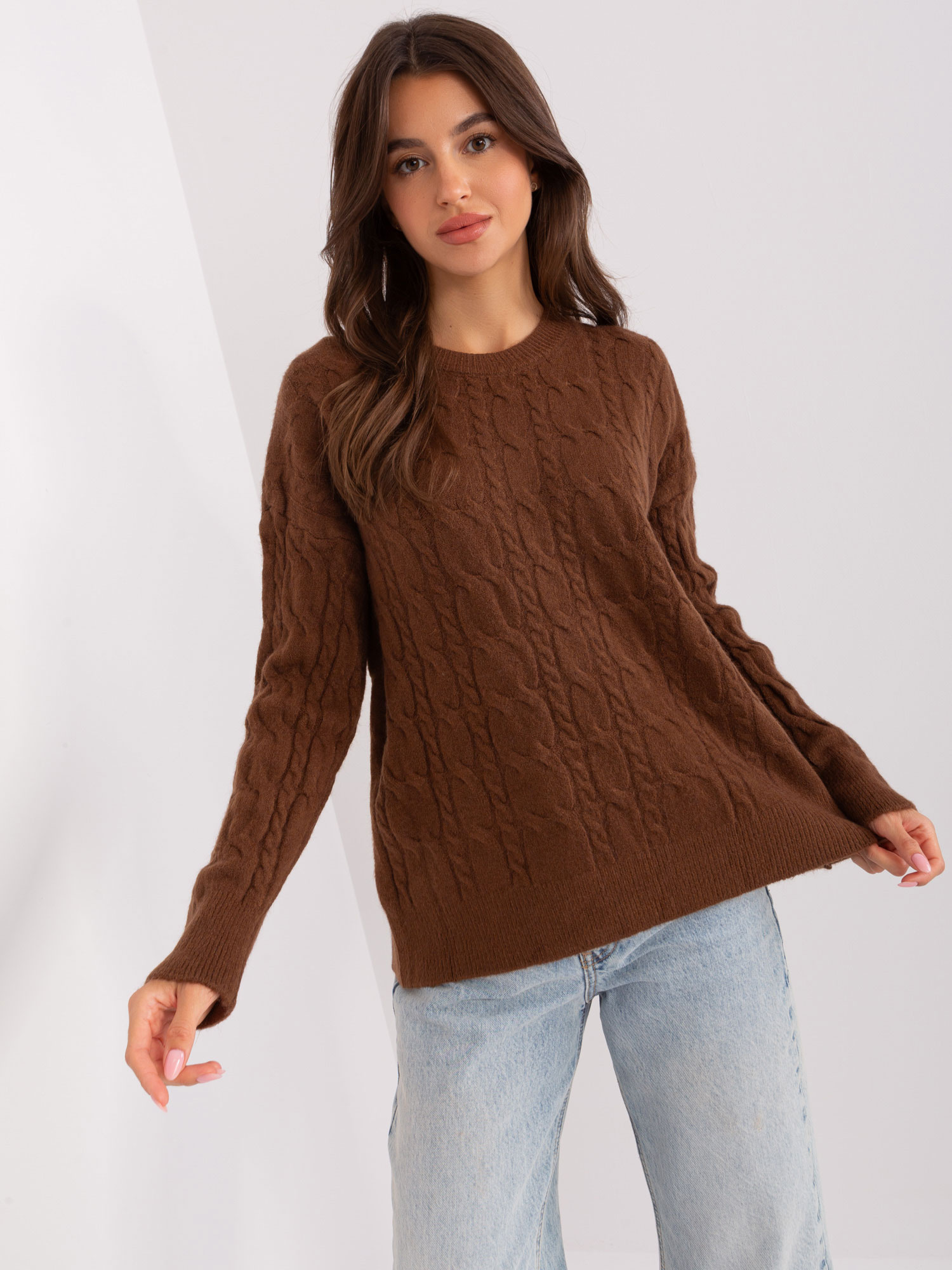 Hnedý teplý klasický sveter AT-SW-2335-1.68P-brown Veľkosť: ONE SIZE