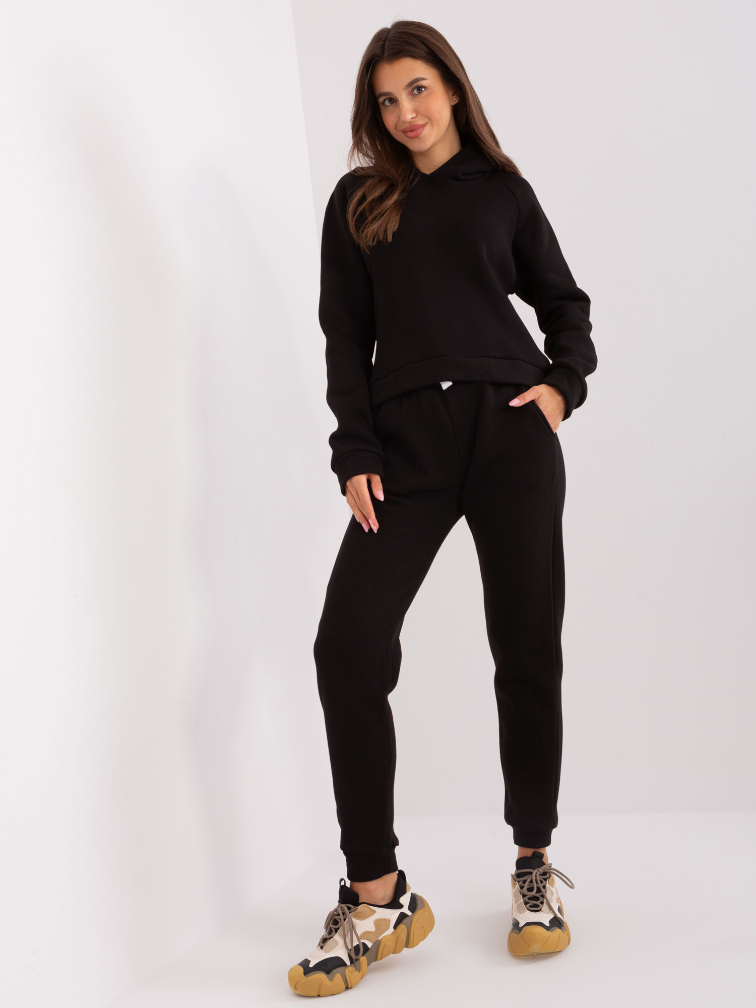 Čierna tepláková súprava s kapucňou EM-KMPL-629-1.99P-black Veľkosť: ONE SIZE