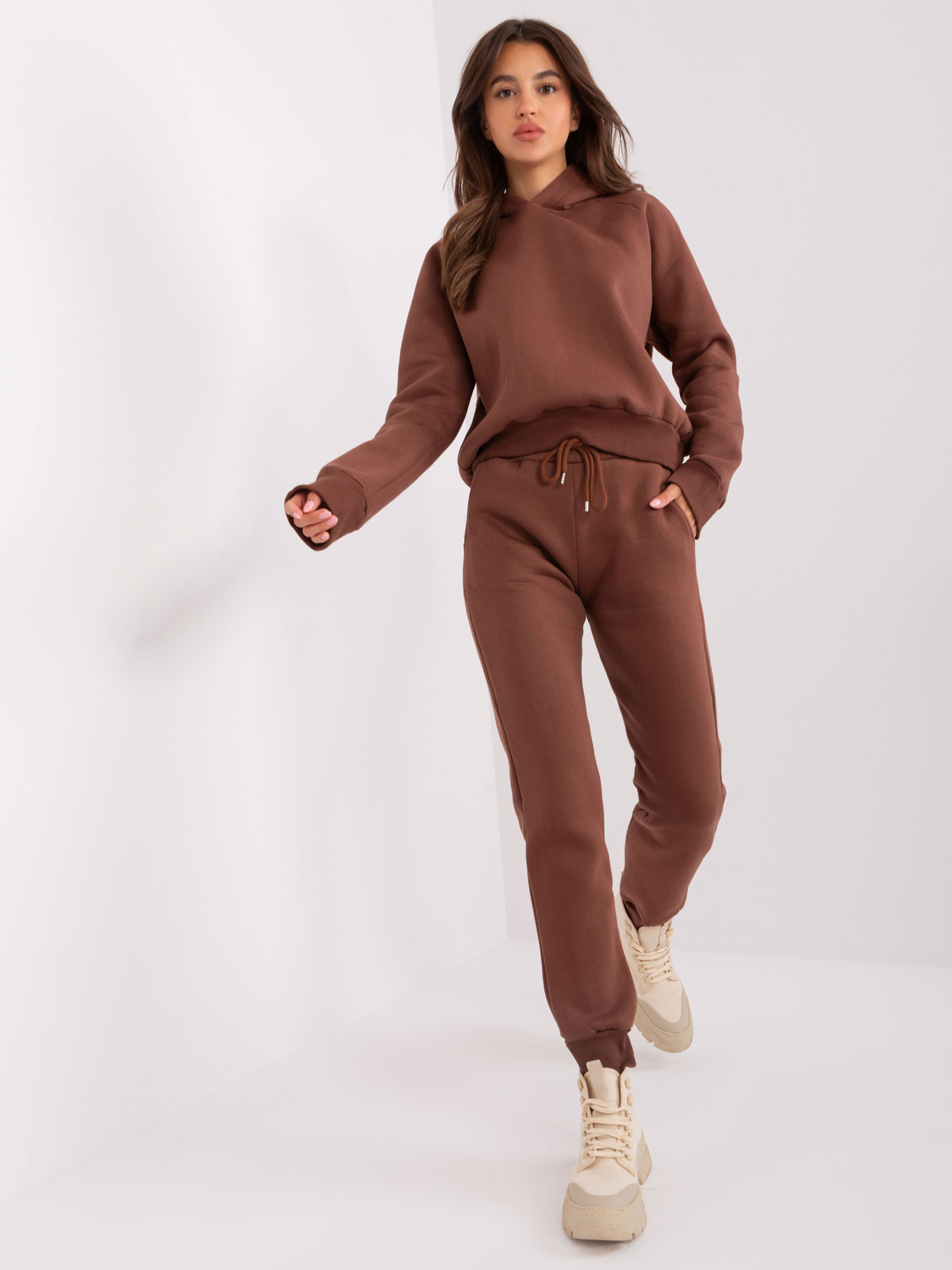 Tmavohnedá tepláková súprava s kapucňou EM-KMPL-661.10-dark brown Veľkosť: ONE SIZE