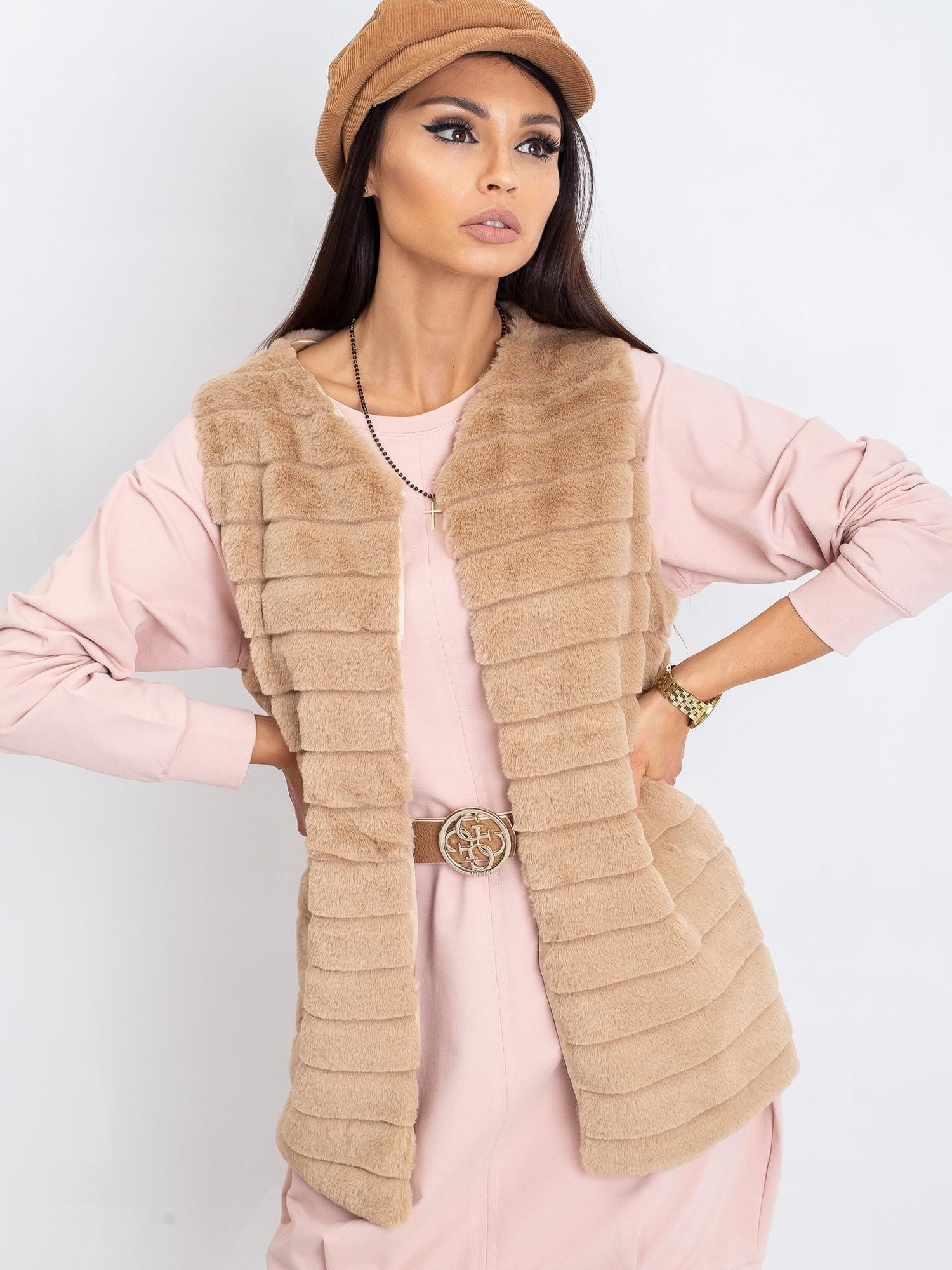 Dámska béžová chlpatá vesta TW-KZ-2114.09P-beige Veľkosť: M