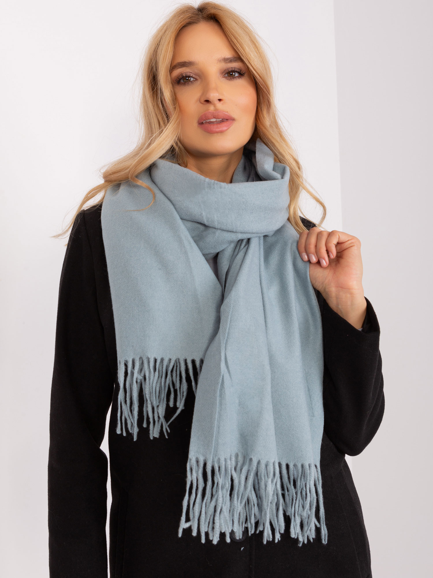 Mintový šál so strapcami AT-SZ-23185.62P-mint Veľkosť: ONE SIZE