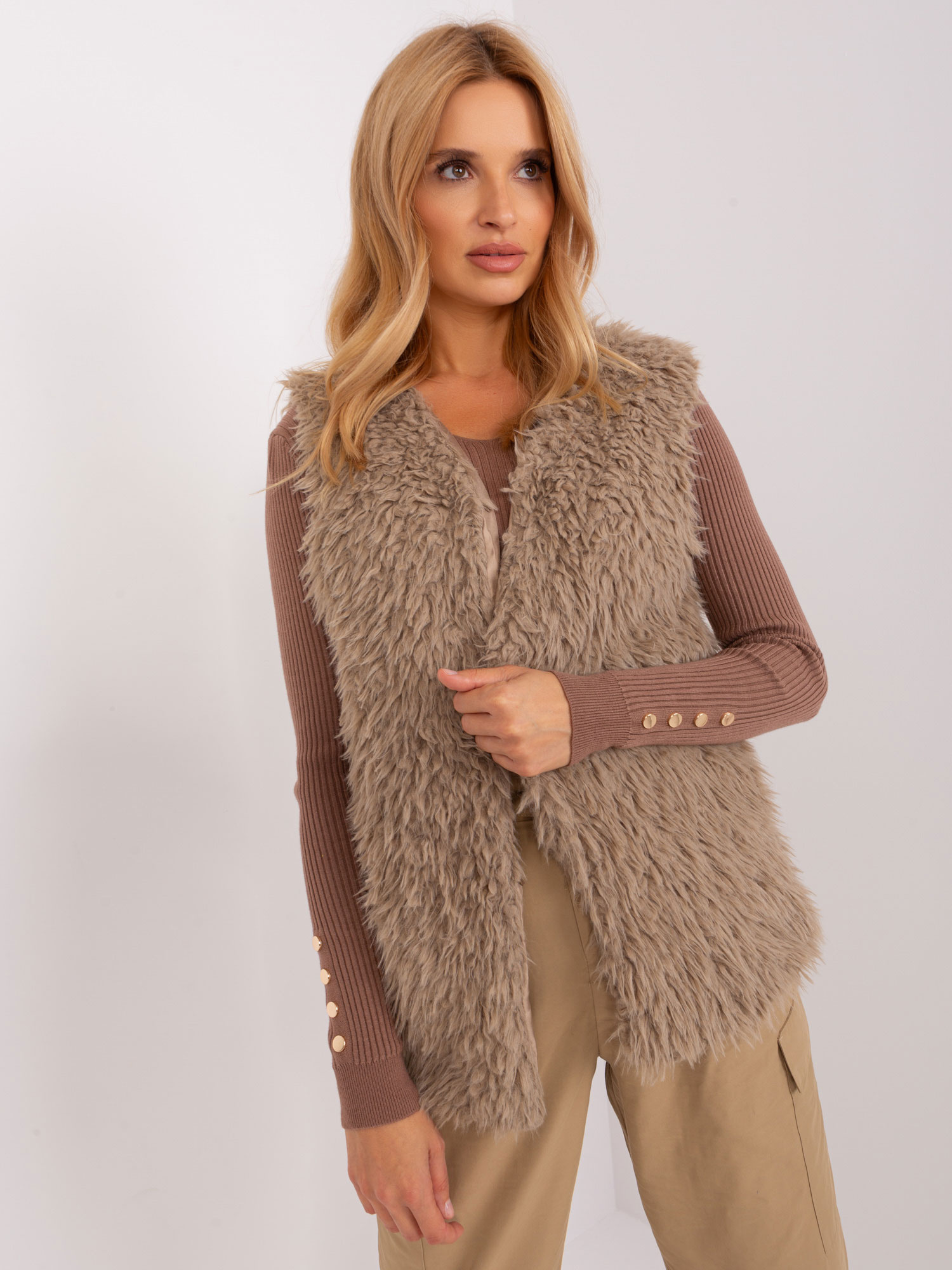 Béžová chlpatá vesta TW-KZ-1402.10P-beige Veľkosť: XL