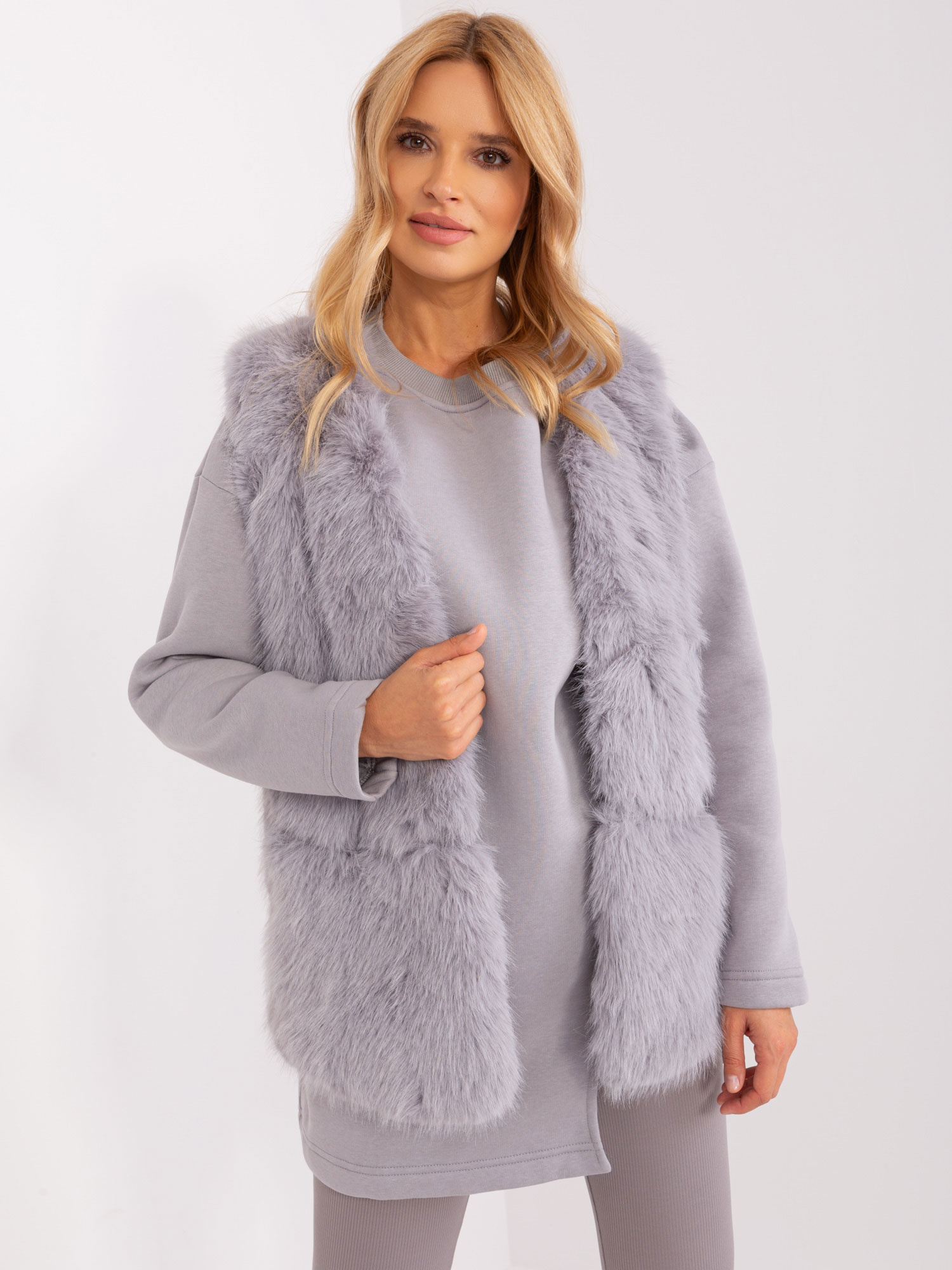 Sivá chlpatá kožúšková vesta -AT-KZ-2368.00P-grey Veľkosť: S/M