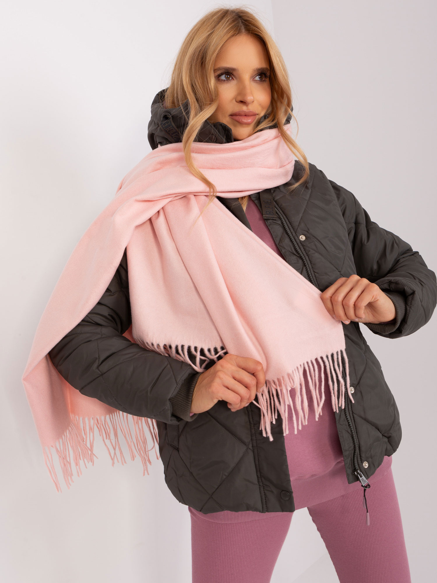 Svetloružový šál so strapcami -AT-SZ-23185.90P-light pink Veľkosť: ONE SIZE