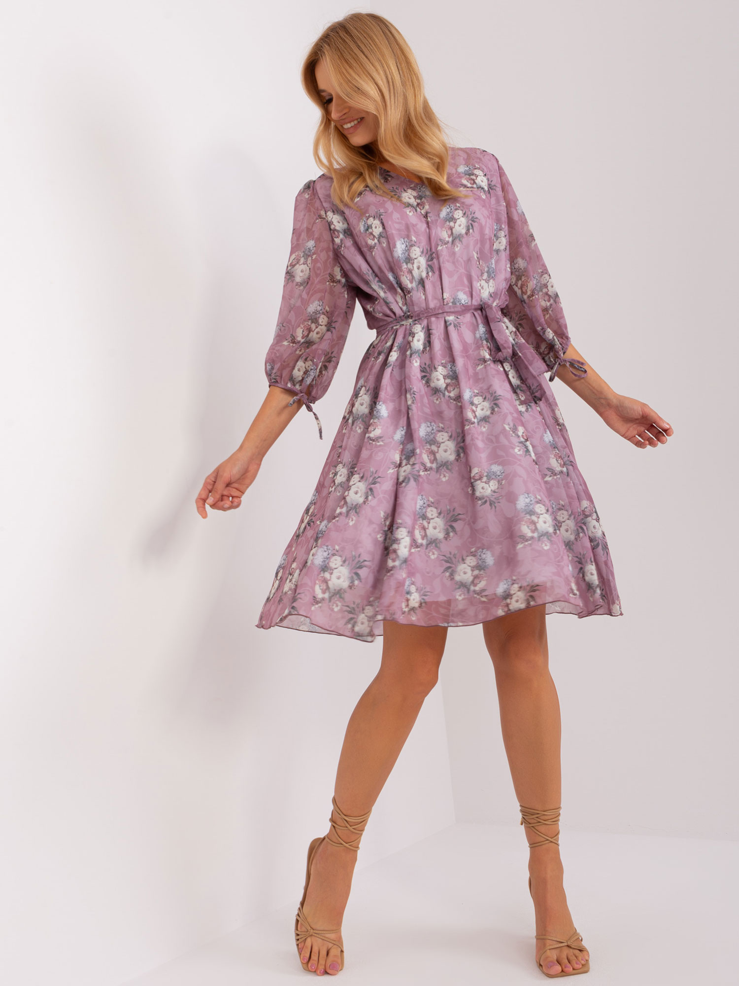Fialové kvetinové šaty s pásikom LK-SK-509388.88-purple Veľkosť: L/XL