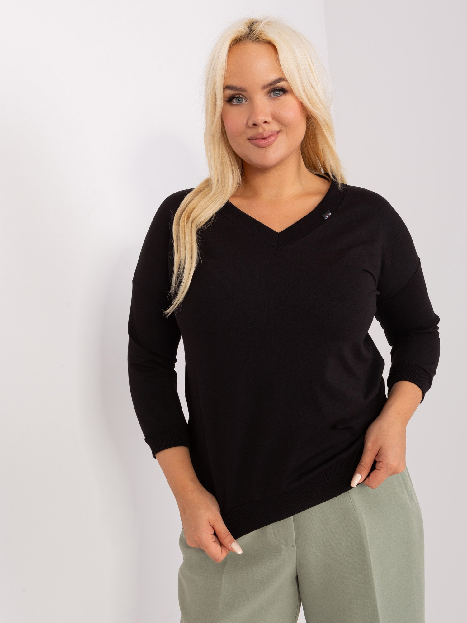 Čierne tričko s 3/4 rukávom a výstrihom do V RV-BZ-9175.38X-black Veľkosť: ONE SIZE