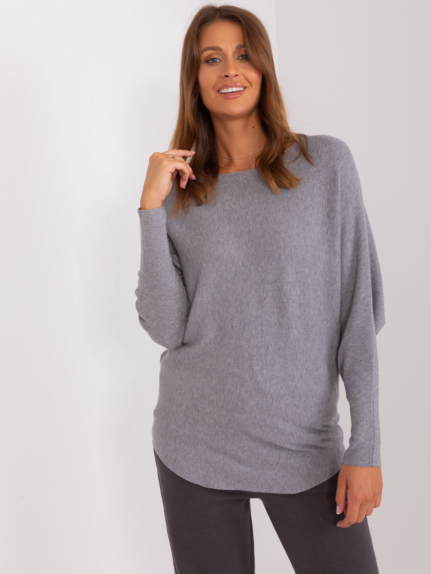 Sivý sveter s netopierími rukávmi PM-SW-PM-3588.00X-grey Veľkosť: M/L