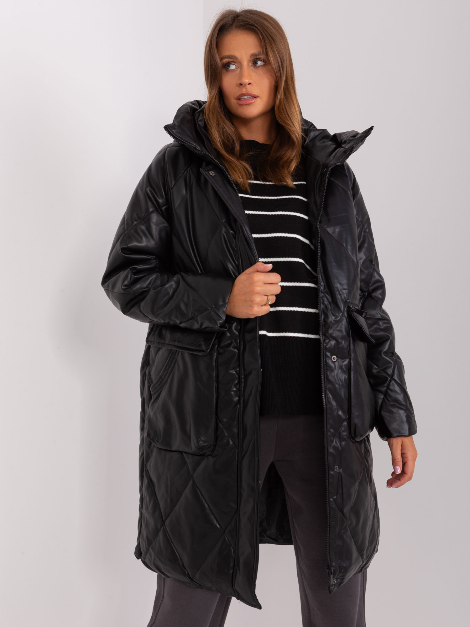 Čierna prešívaná zimná bunda s vreckami NM-KR-DA-0770.92P-black Veľkosť: S/M