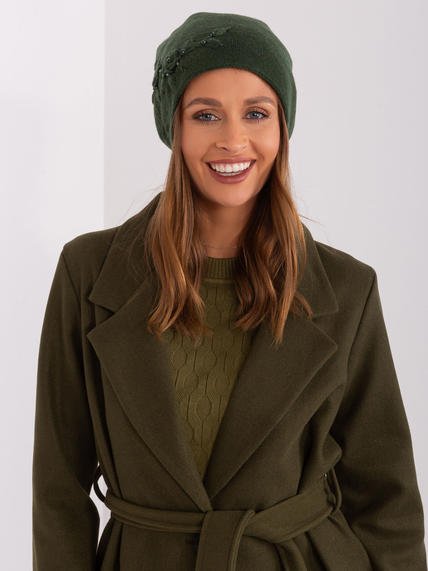 Tmavozelená čiapka s aplikáciou AT-CZ-2329.76-dark green Veľkosť: ONE SIZE