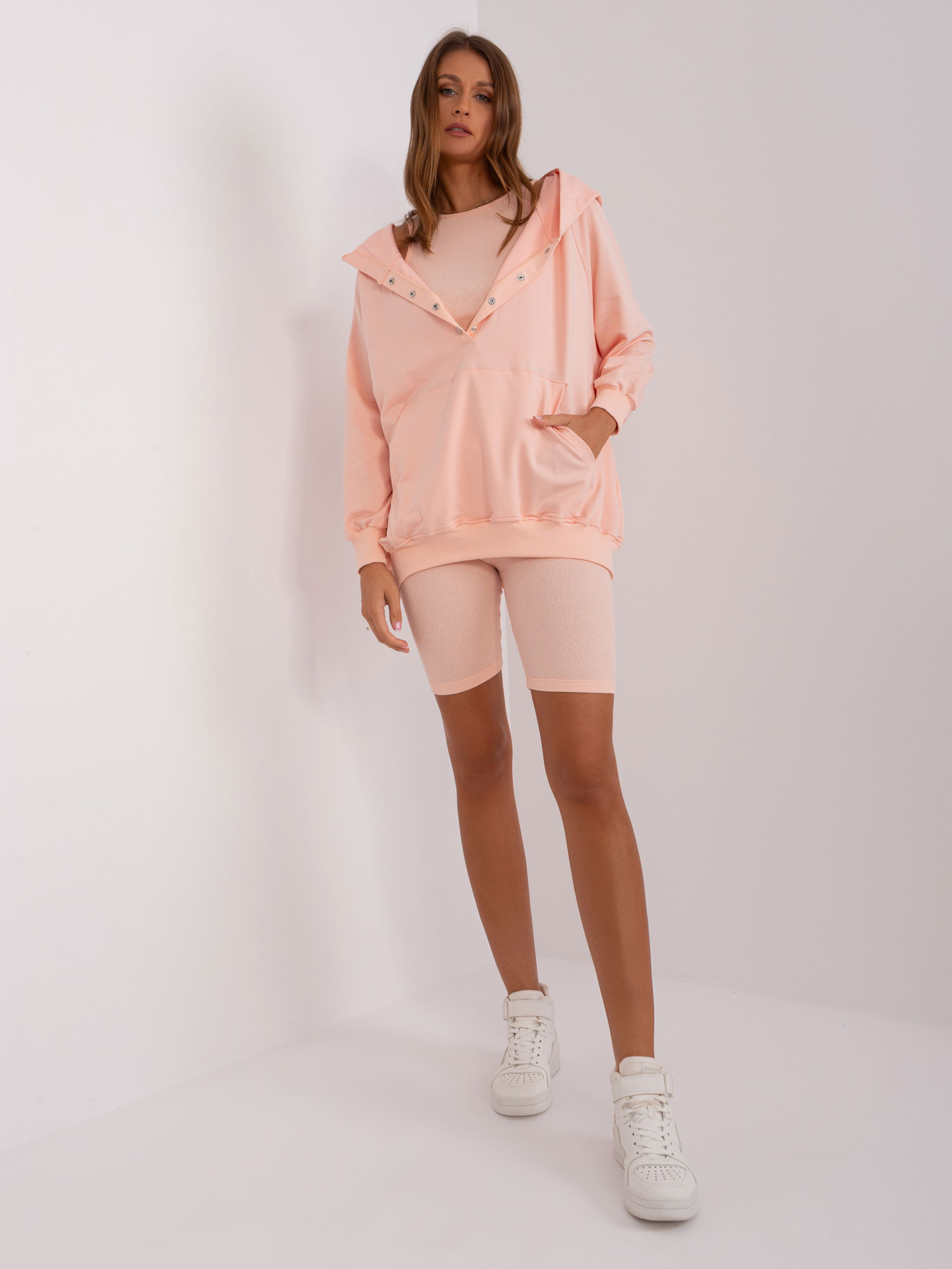 Broskyňový trojdielny komplet šortiek, crop topu a mikiny EM-KMPL-831.17-peach Veľkosť: ONE SIZE