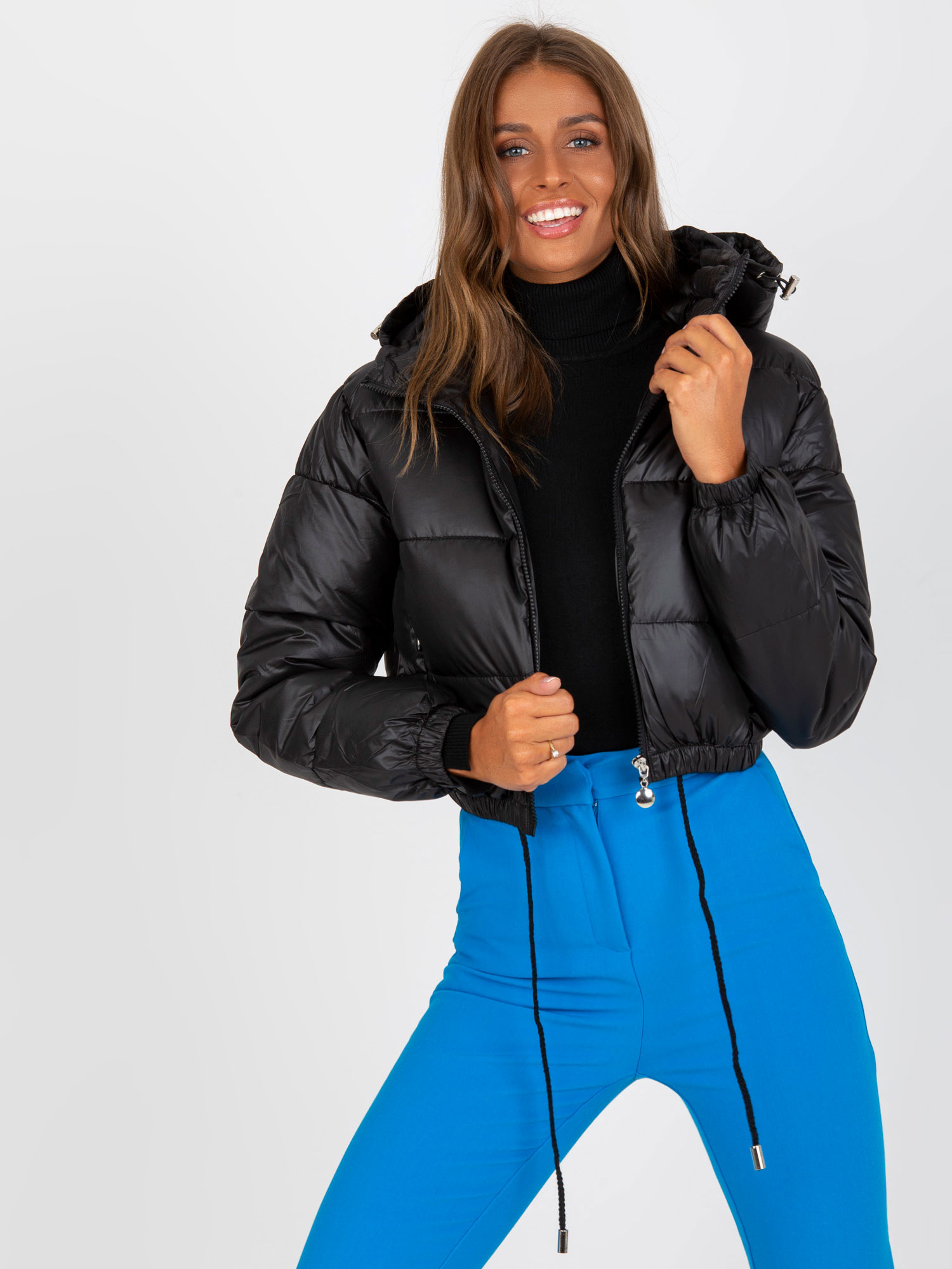 Čierna skrátená bunda s kapucňou -NM-KR-P22-6630-1.63P-black Veľkosť: XL