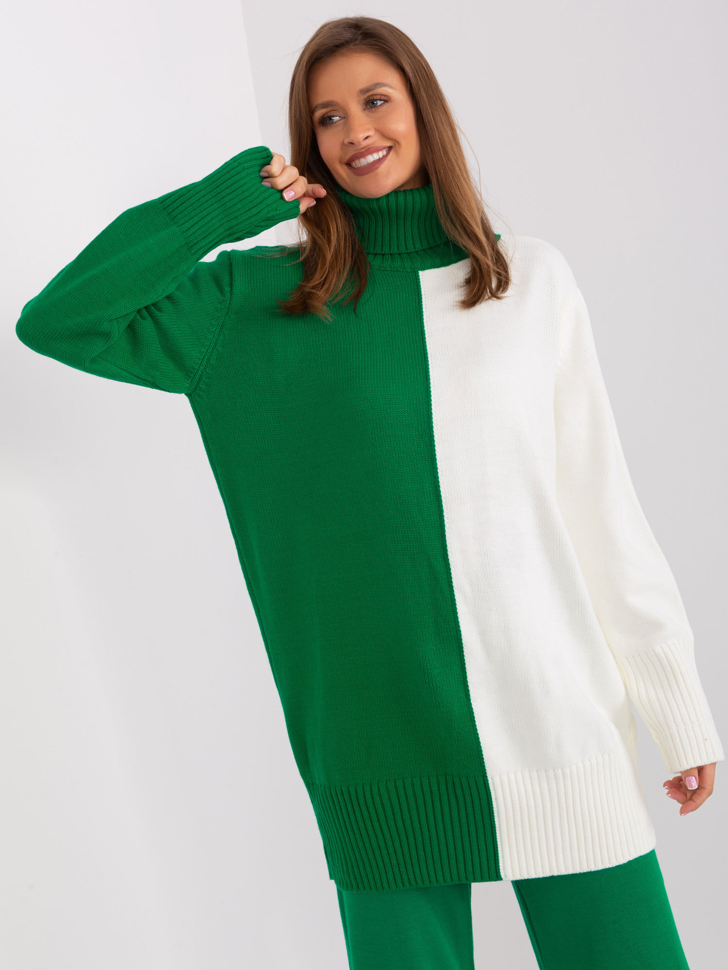 Zeleno-biely dlhší sveter s rolákom BA-SW-0234.65P-green Veľkosť: ONE SIZE