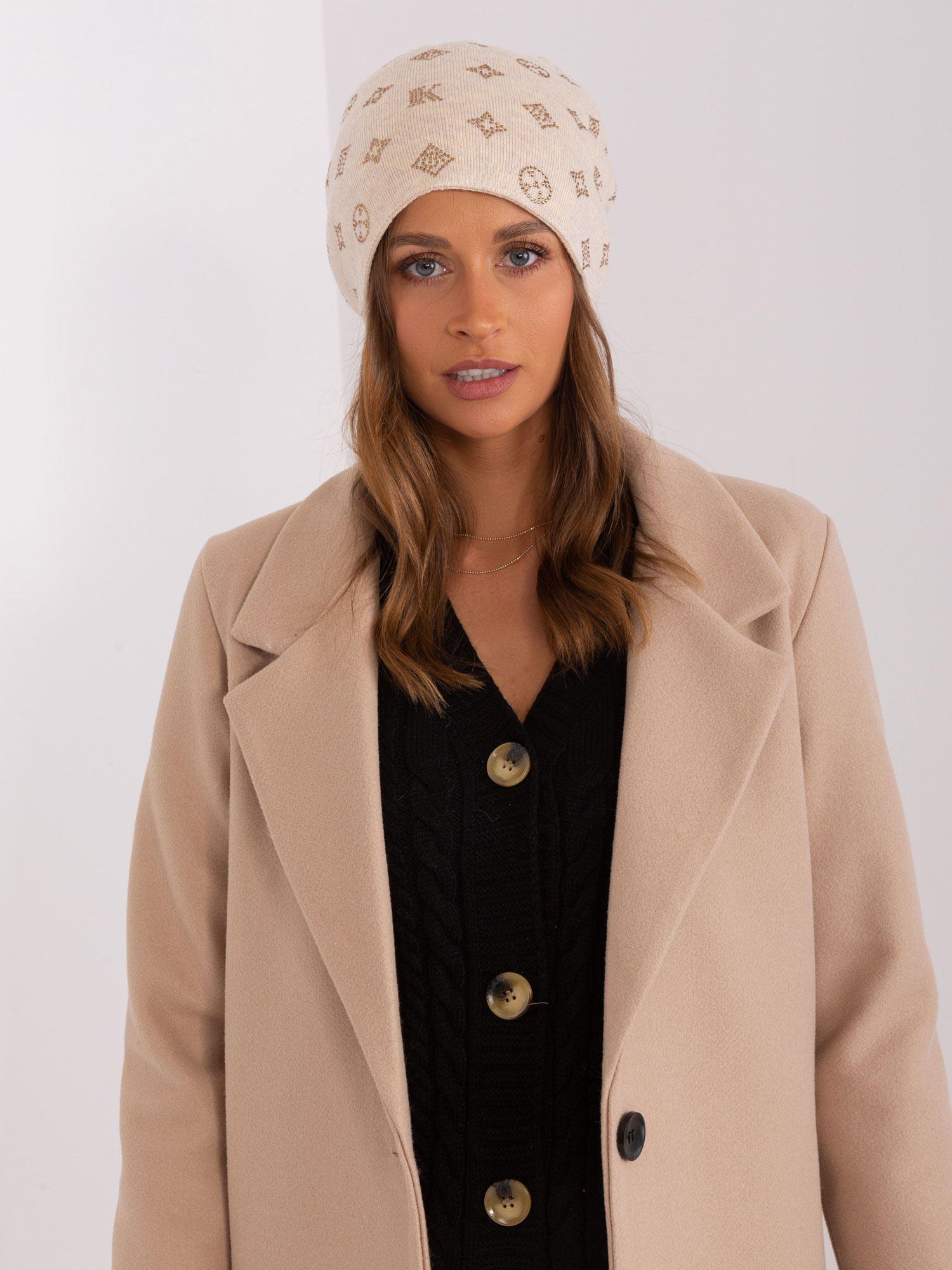 Svetlobéžová vzorovaná čiapka AT-CZ-2325.85-light beige Veľkosť: ONE SIZE