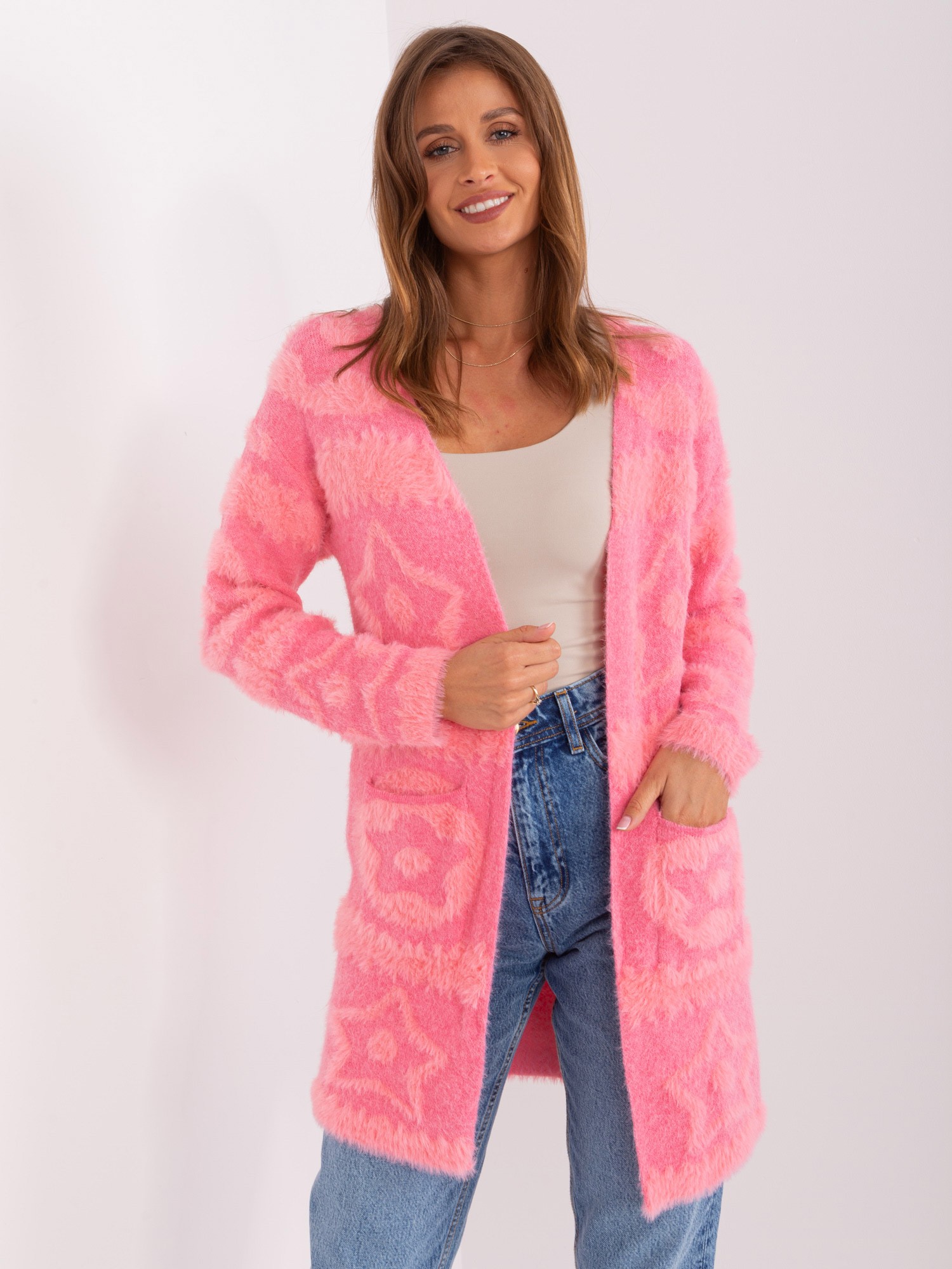 RUŽOVÝ MÄKKÝ VZOROVANÝ KARDIGÁN S VRECKAMI AT-SW-234503.00P-PINK Veľkosť: ONE SIZE