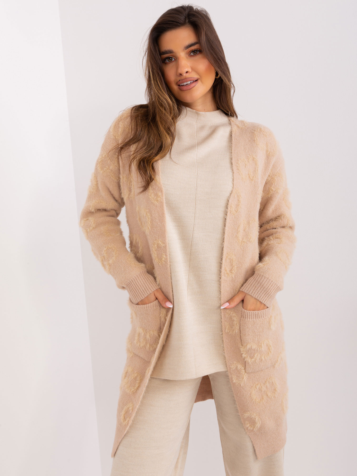 Béžový mäkký kardigán so vzormi -AT-SW-234502.38X-beige Veľkosť: ONE SIZE