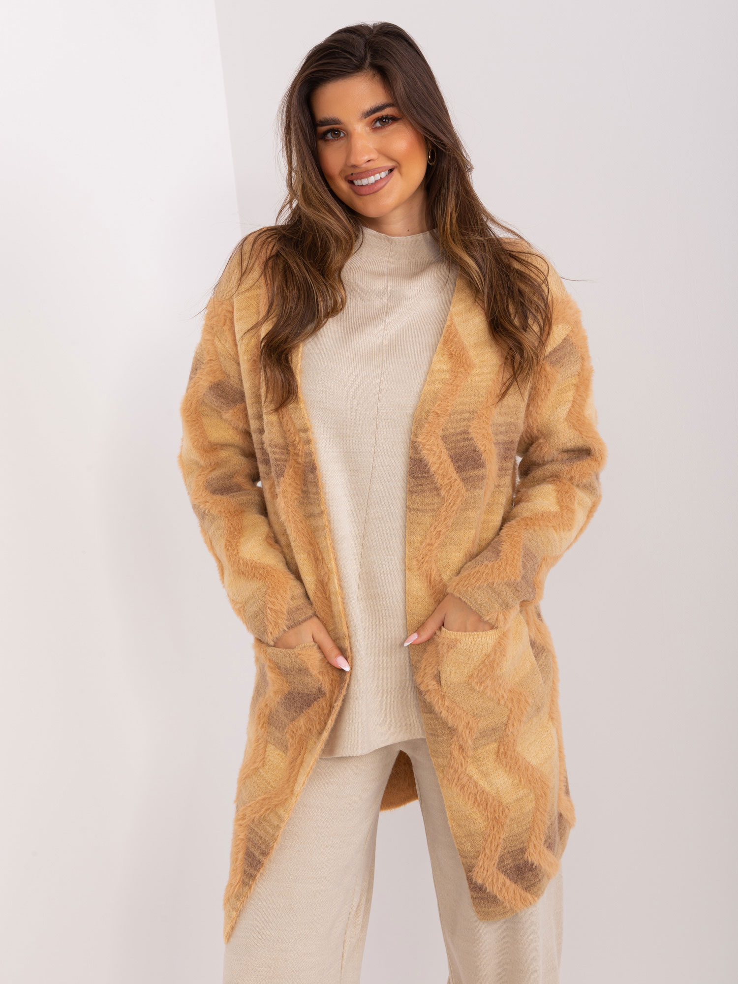 Béžový vzorovaný kardigán AT-SW-234701.34-beige Veľkosť: ONE SIZE