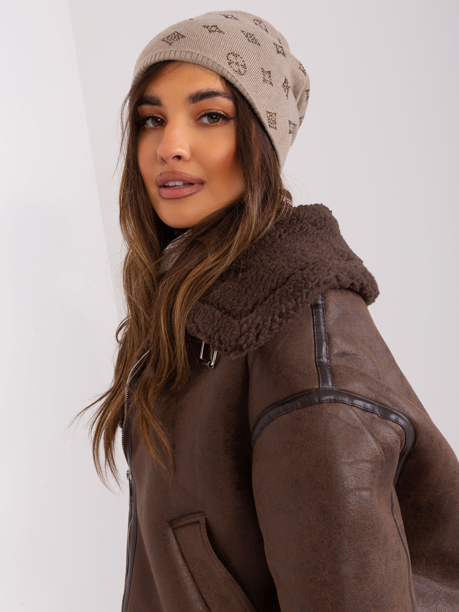 Béžová vzorovaná čiapka AT-SK-2325.85-dark beige Veľkosť: ONE SIZE