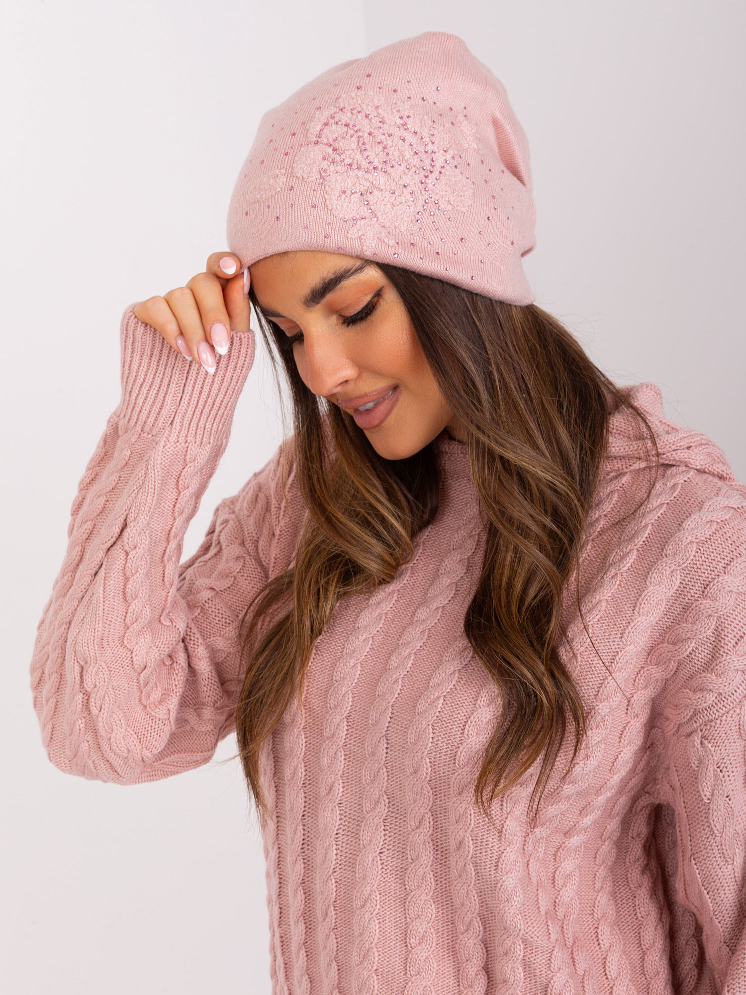 Púdrová čiapka s kamienkovou aplikáciou AT-CZ-23250.01P-light pink Veľkosť: ONE SIZE