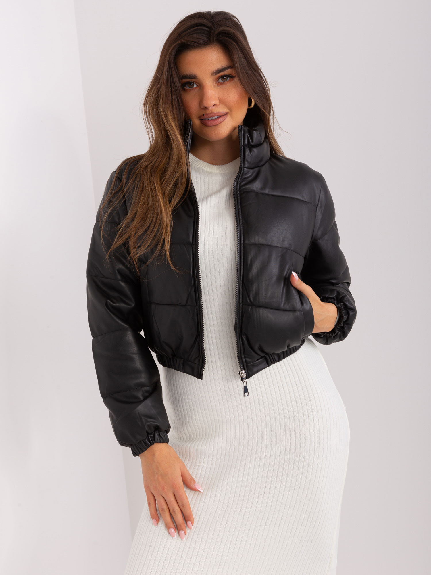 Čierna prešívaná crop bunda NM-KR-T3-2658.99P-black Veľkosť: 2XL
