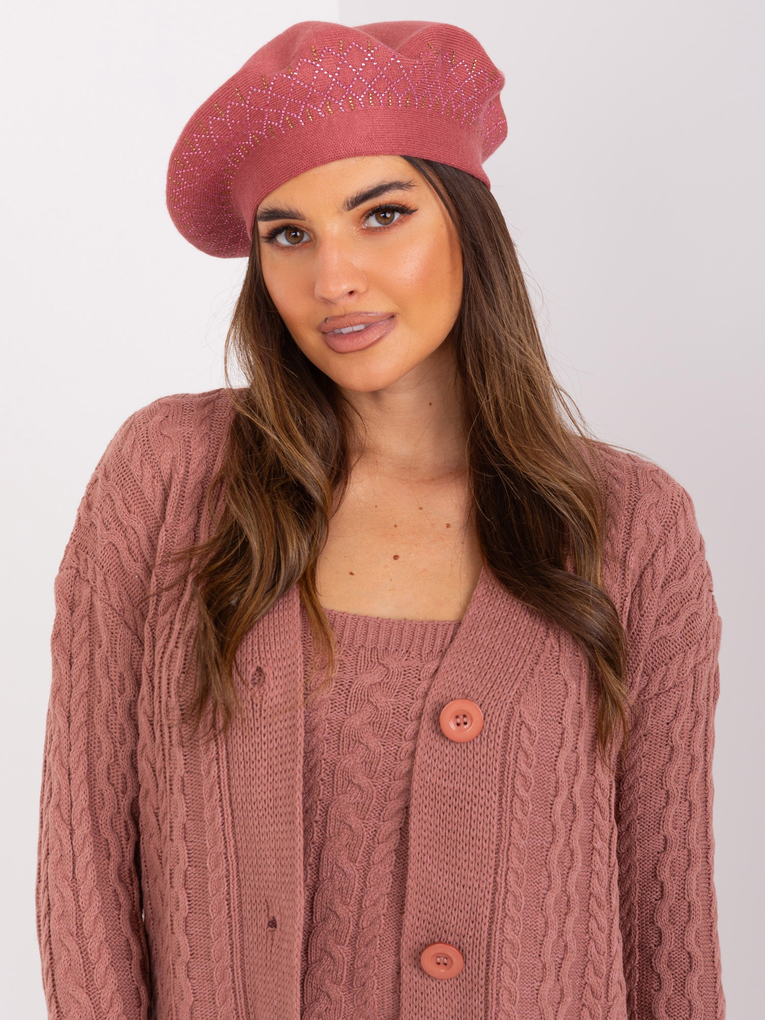 Ružový baret zdobený kamienkami AT-SK-231605.24P-dark pink Veľkosť: ONE SIZE