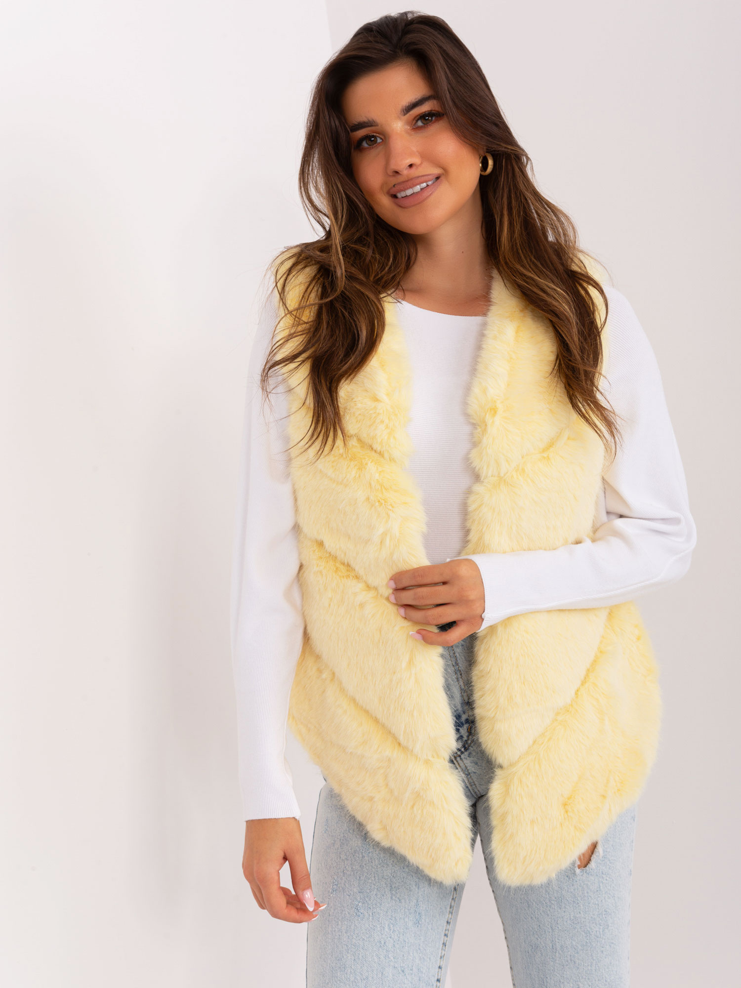 Svetložltá kožušinová vesta AT-KZ-2349.00P-light yellow Veľkosť: S/M